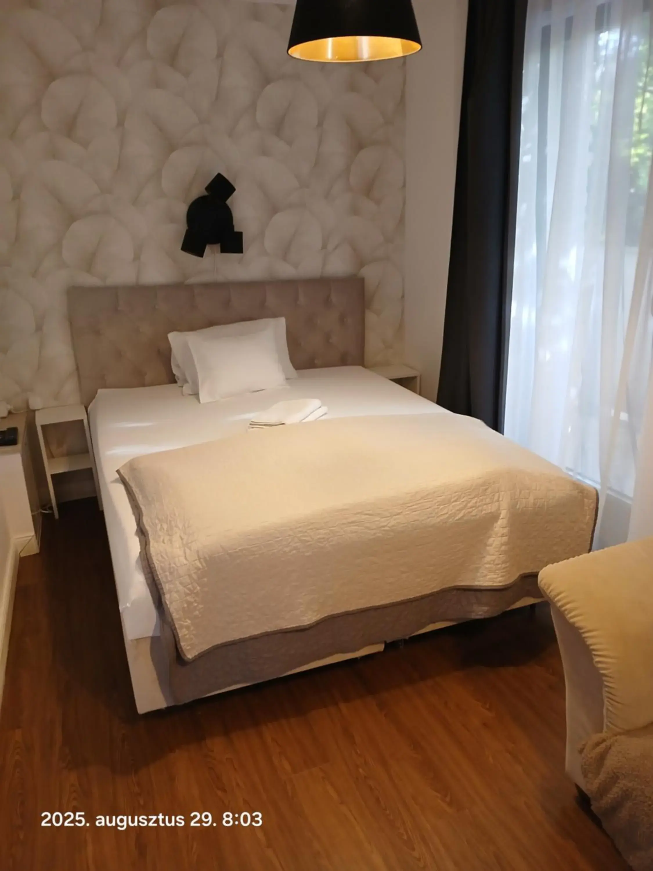 Studio with Terrace - single occupancy in Éjjeli Bagoly Étterem és Panzió Studio with Terrace - single occupancy in Éjjeli Bagoly Étterem és Panzió