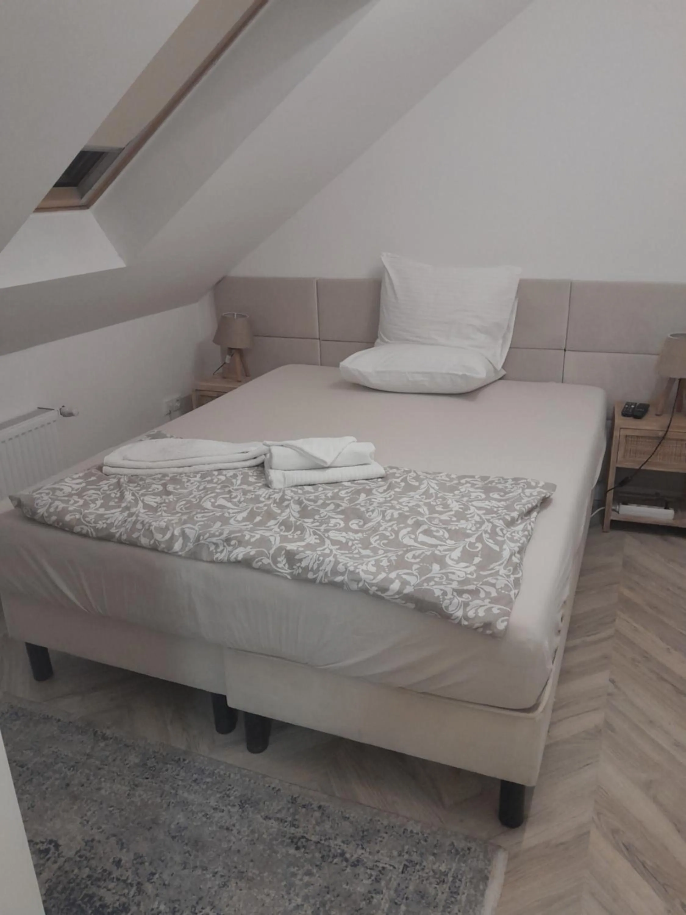 Bedroom, Bed in Éjjeli Bagoly Étterem és Panzió