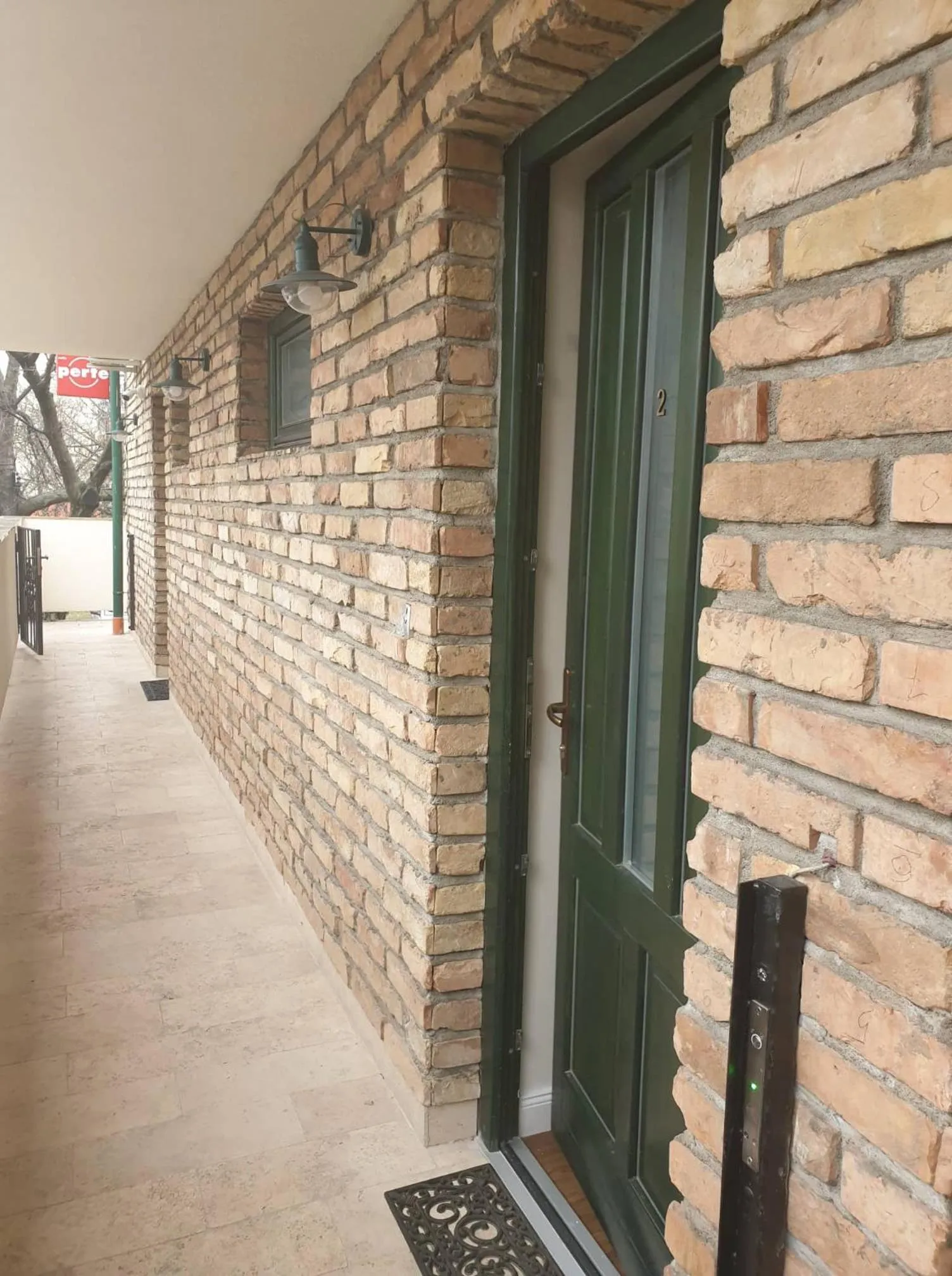 Property building in Éjjeli Bagoly Étterem és Panzió