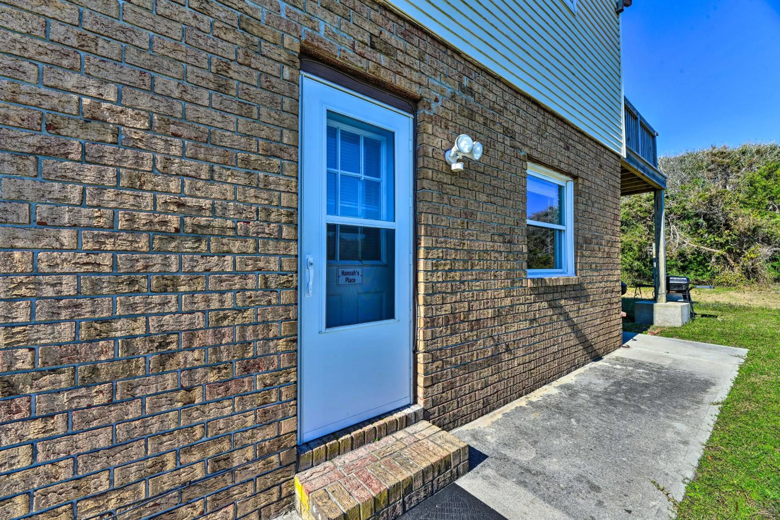 Hannahs Place - Quaint and Cozy Apt by the Beach!