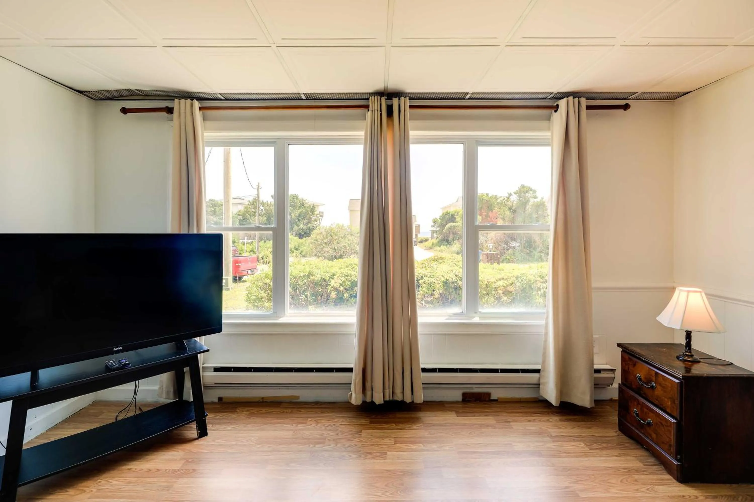 Hannahs Place - Quaint and Cozy Apt by the Beach!