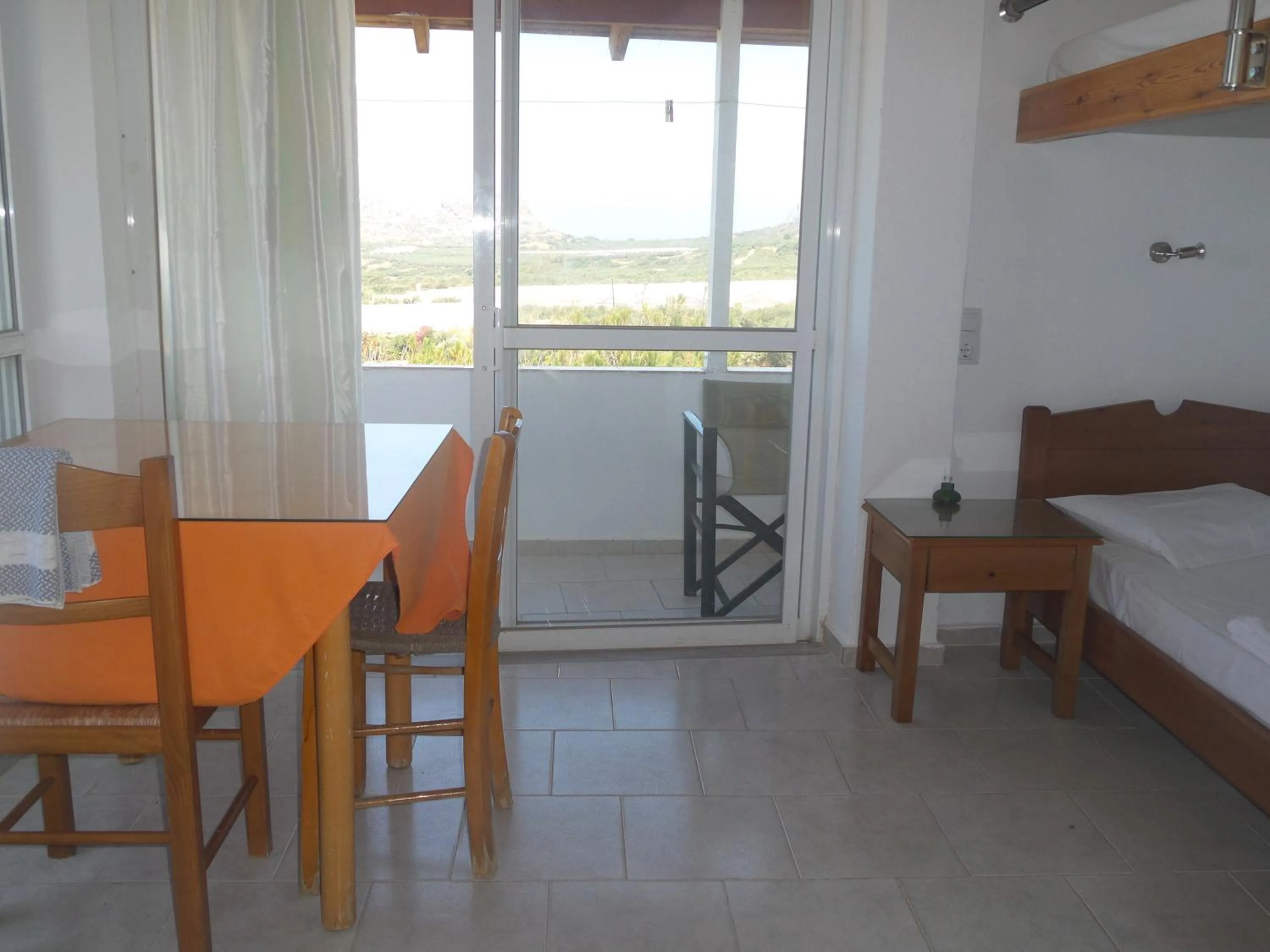 Dining area, Bed in Aqua Marine