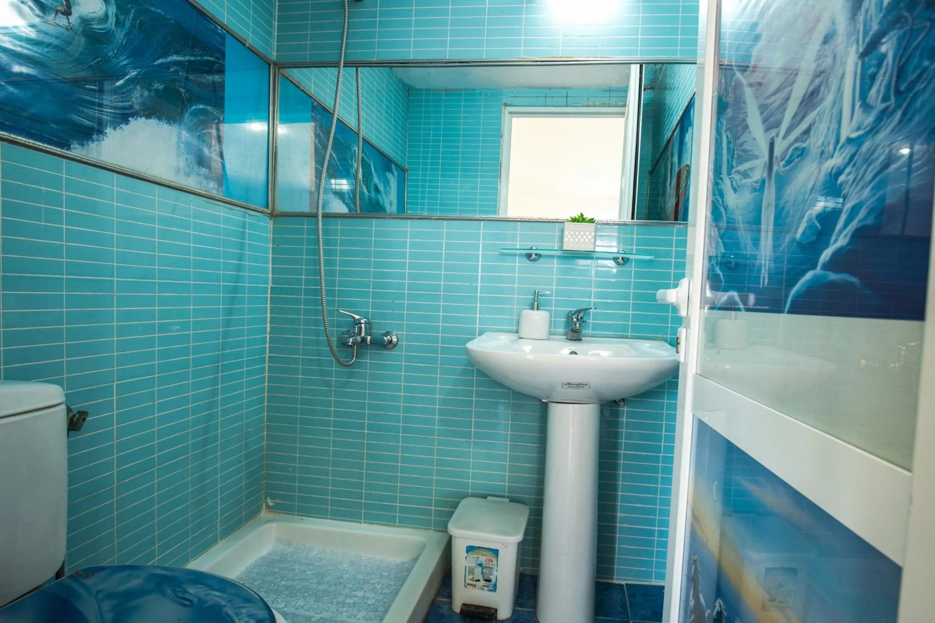 Shower in Aqua Marine