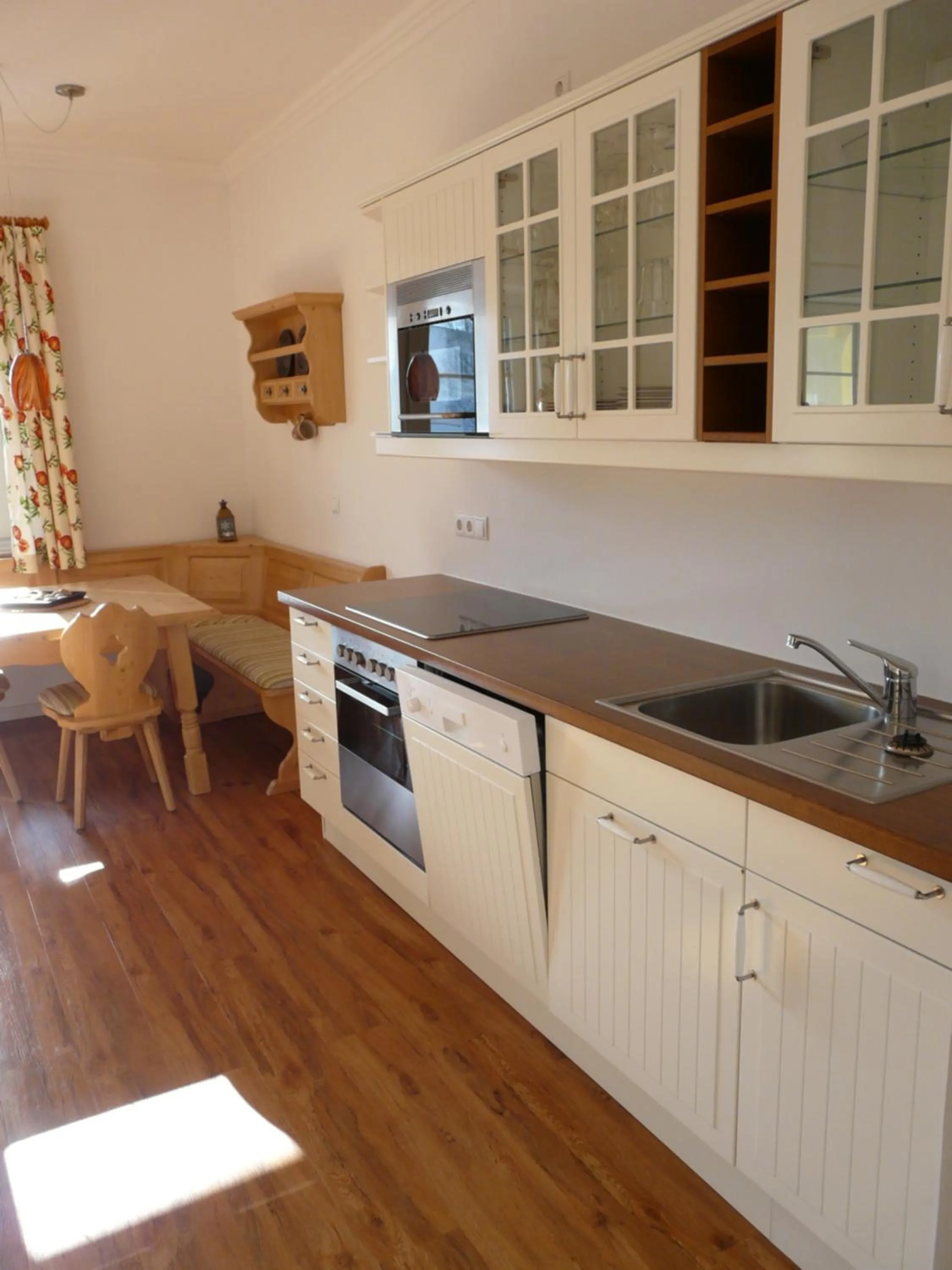 Kitchen or kitchenette in Hotel Roter Hahn - Bed & Breakfast