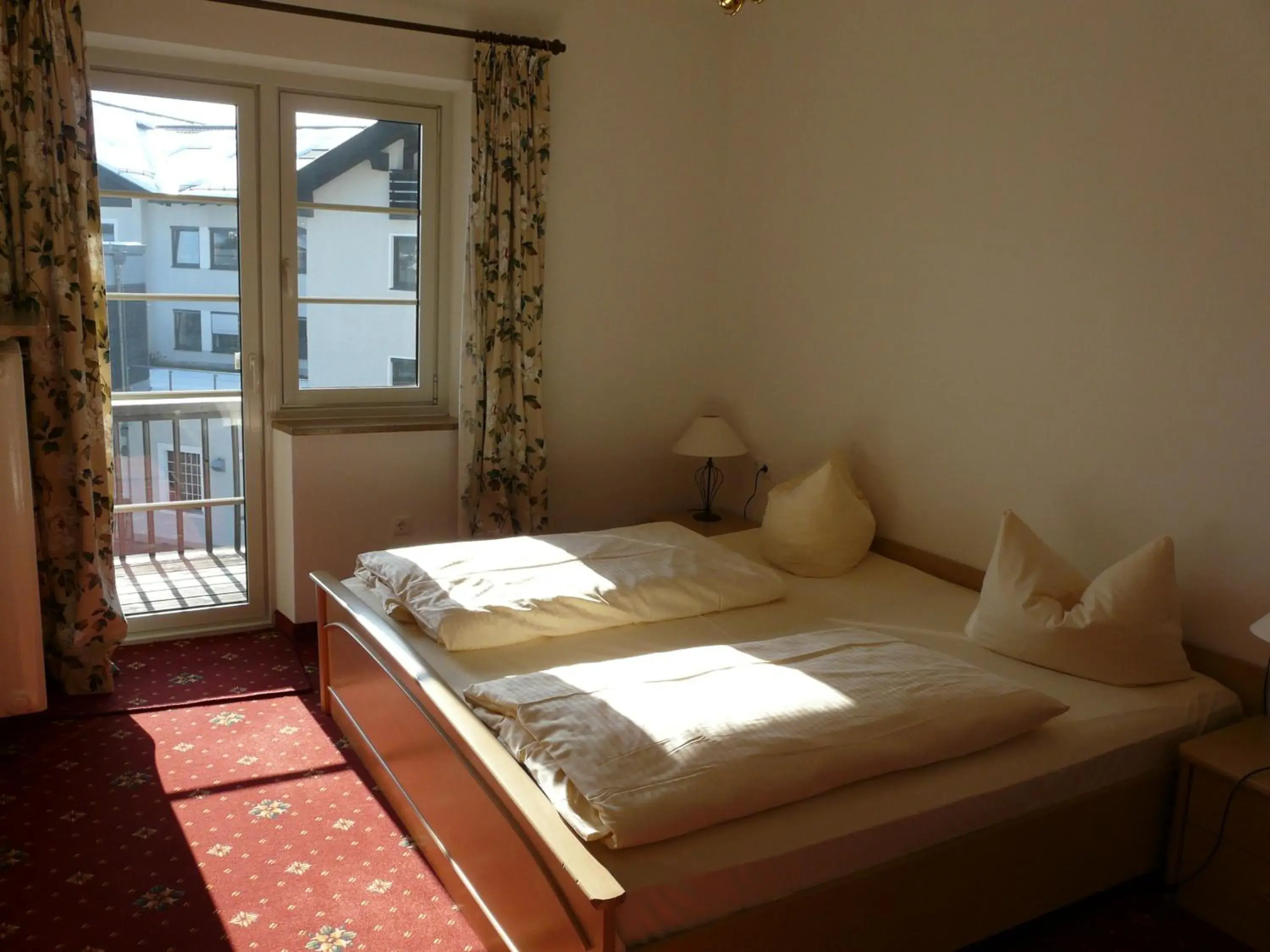 Bedroom, Bed in Hotel Roter Hahn - Bed & Breakfast