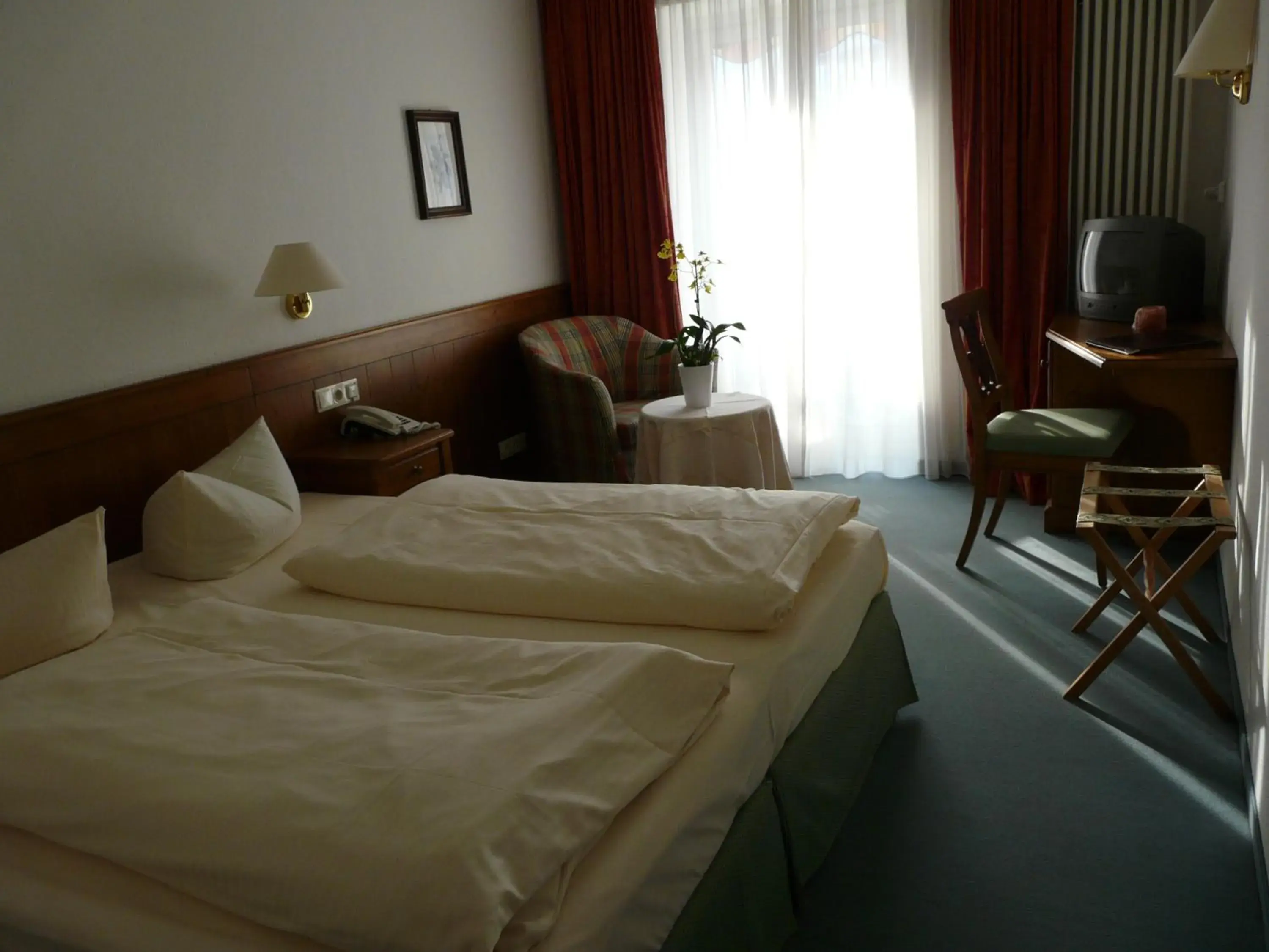 Bed in Hotel Roter Hahn - Bed & Breakfast