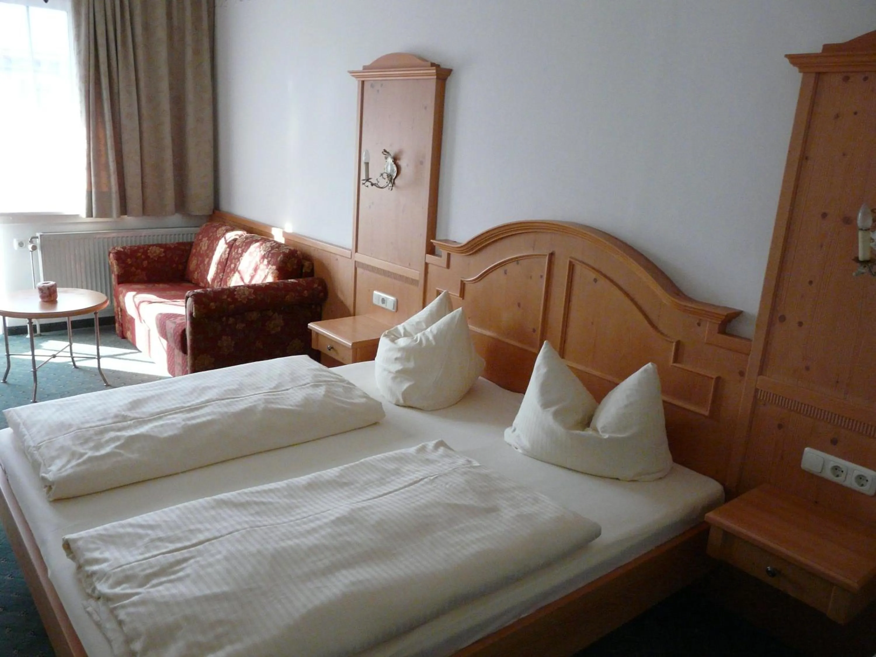 Bedroom, Bed in Hotel Roter Hahn - Bed & Breakfast