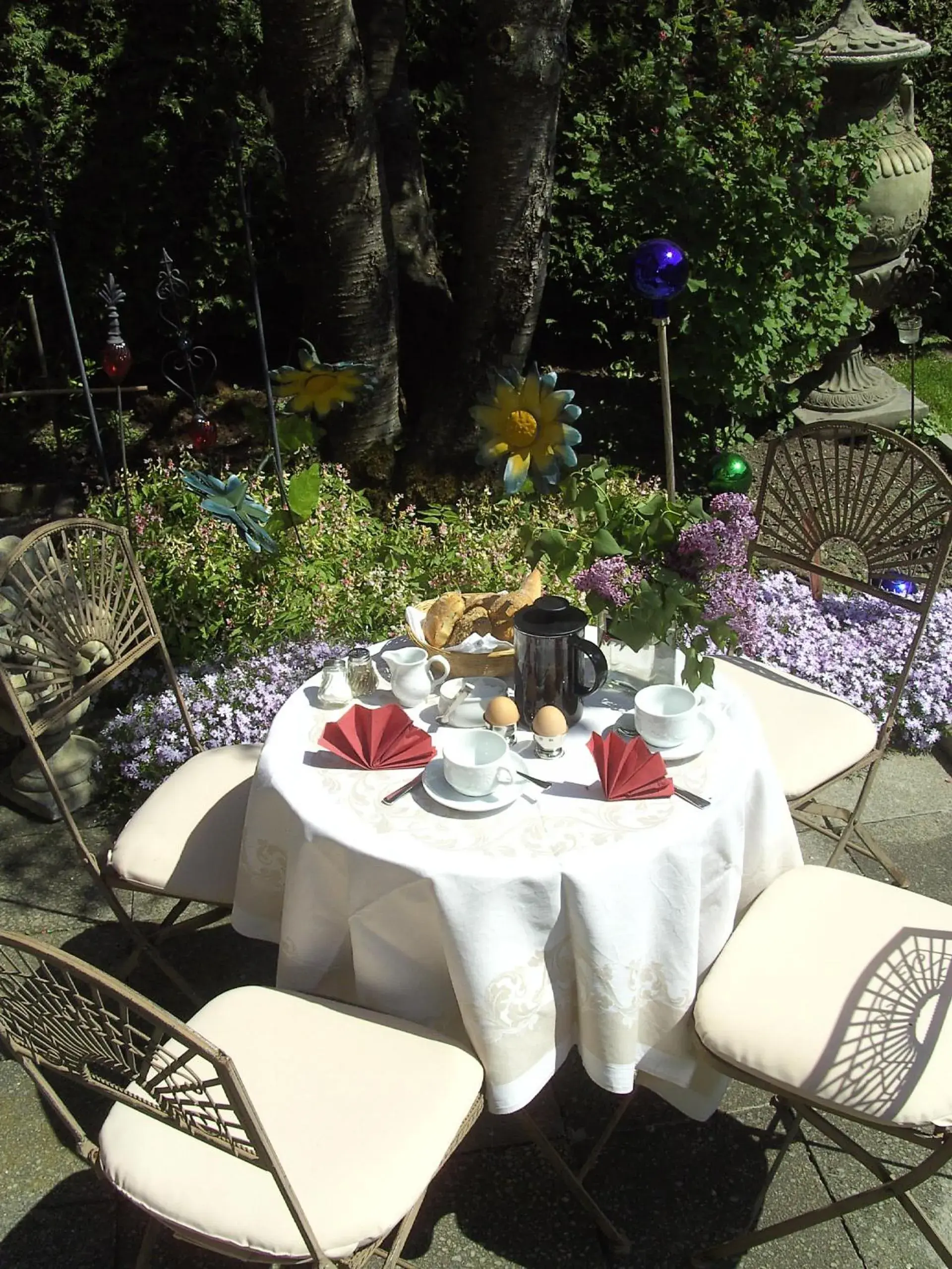 Garden in Hotel Roter Hahn - Bed & Breakfast