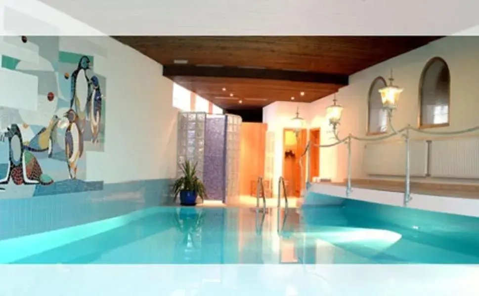 Spa and wellness centre/facilities, Swimming Pool in Hotel Roter Hahn - Bed & Breakfast