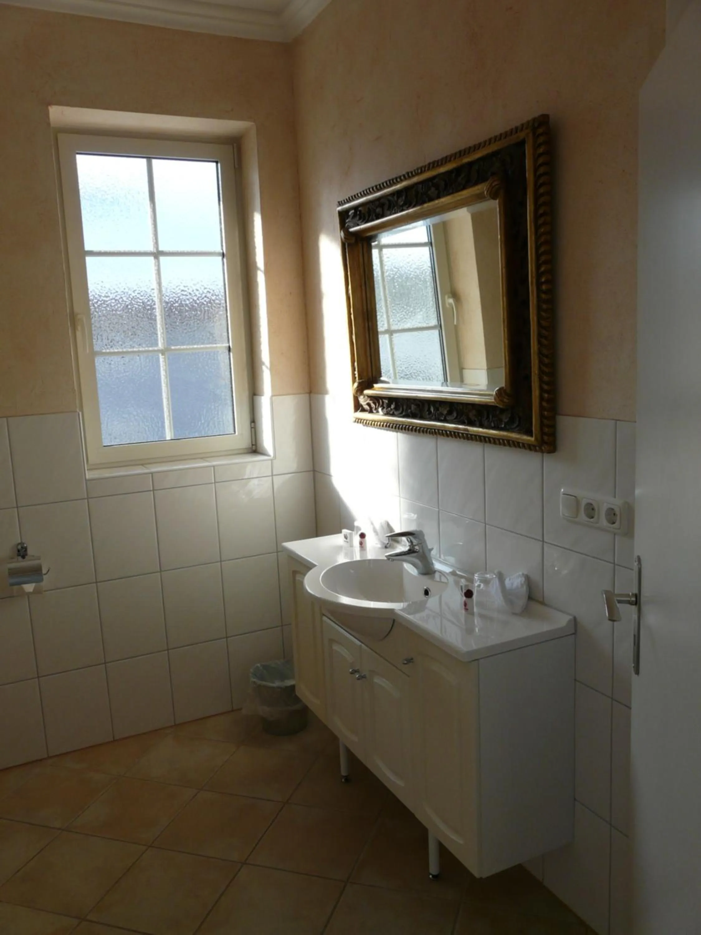Bathroom in Hotel Roter Hahn - Bed & Breakfast