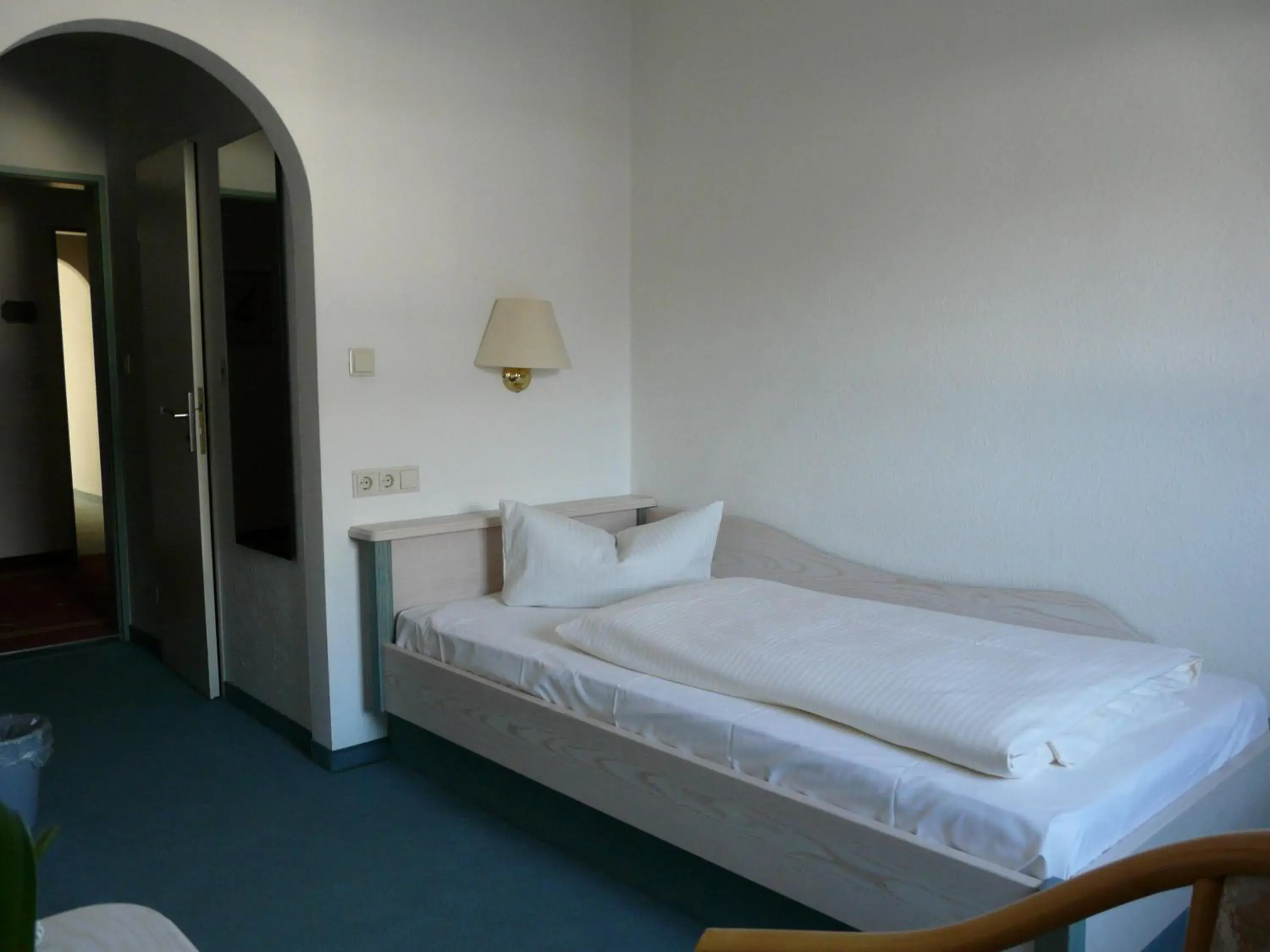 Photo of the whole room, Bed in Hotel Roter Hahn - Bed & Breakfast