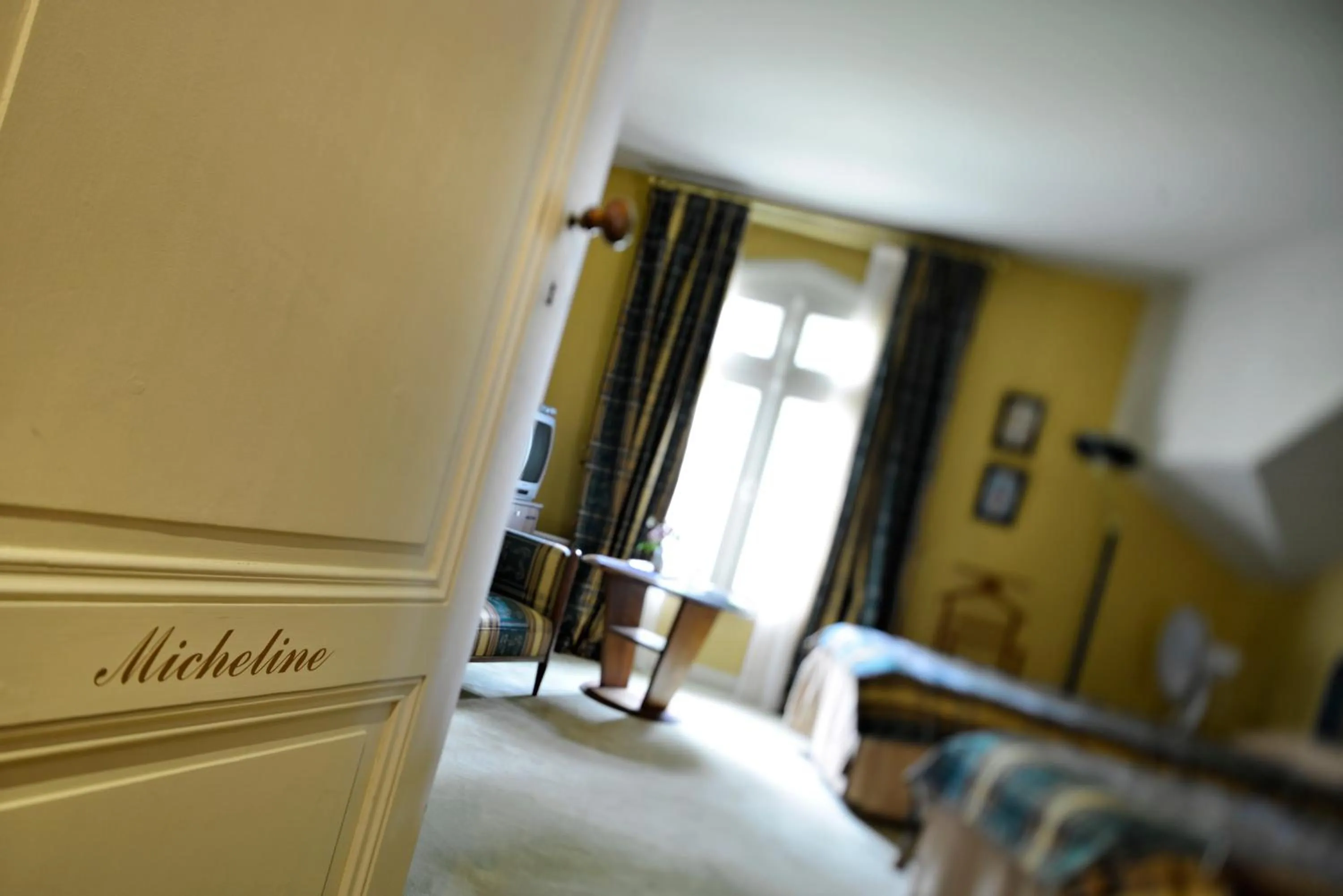 Photo of the whole room, Bed in Château Maucaillou