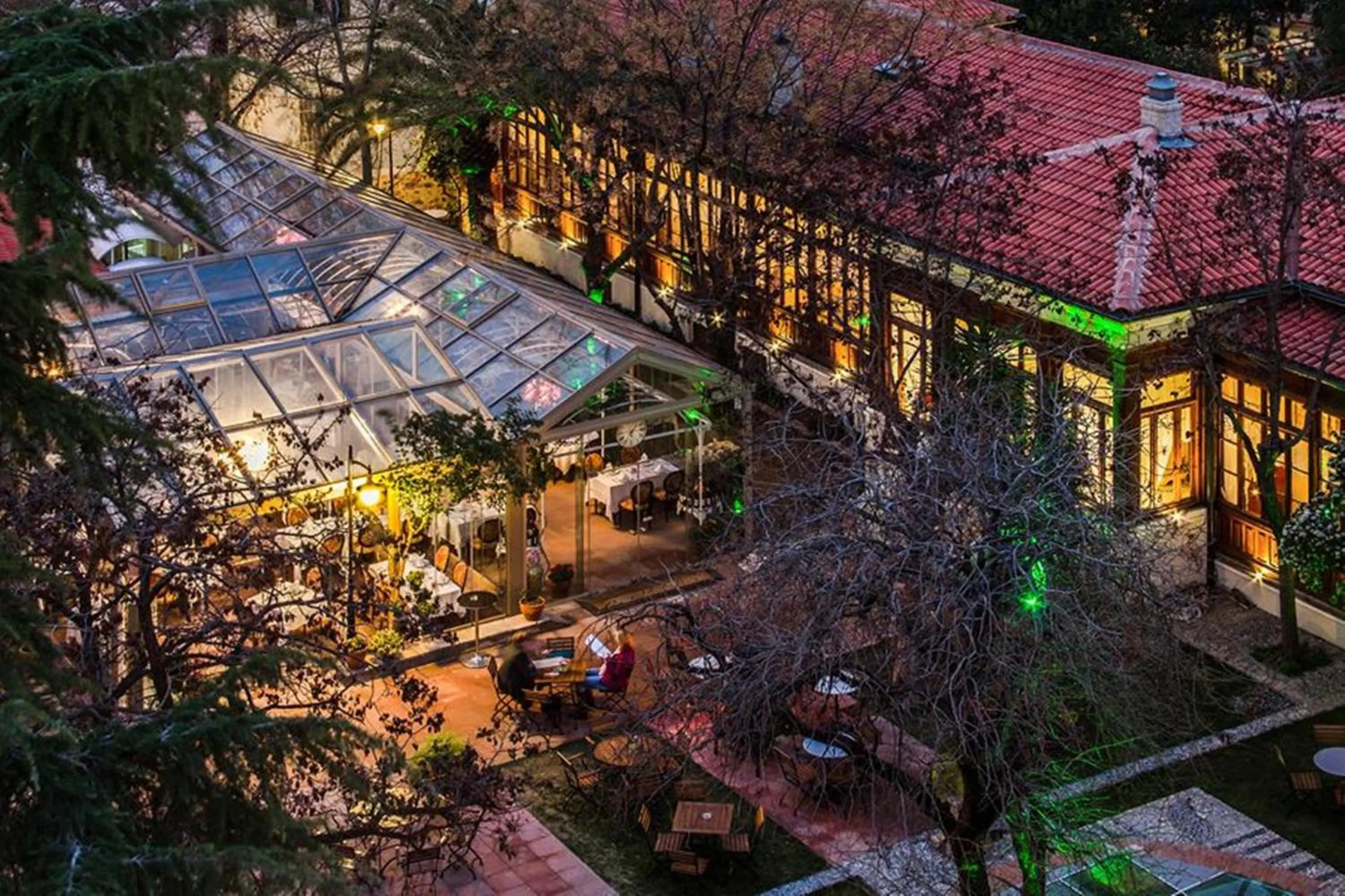 Restaurant/places to eat in Villa Levante