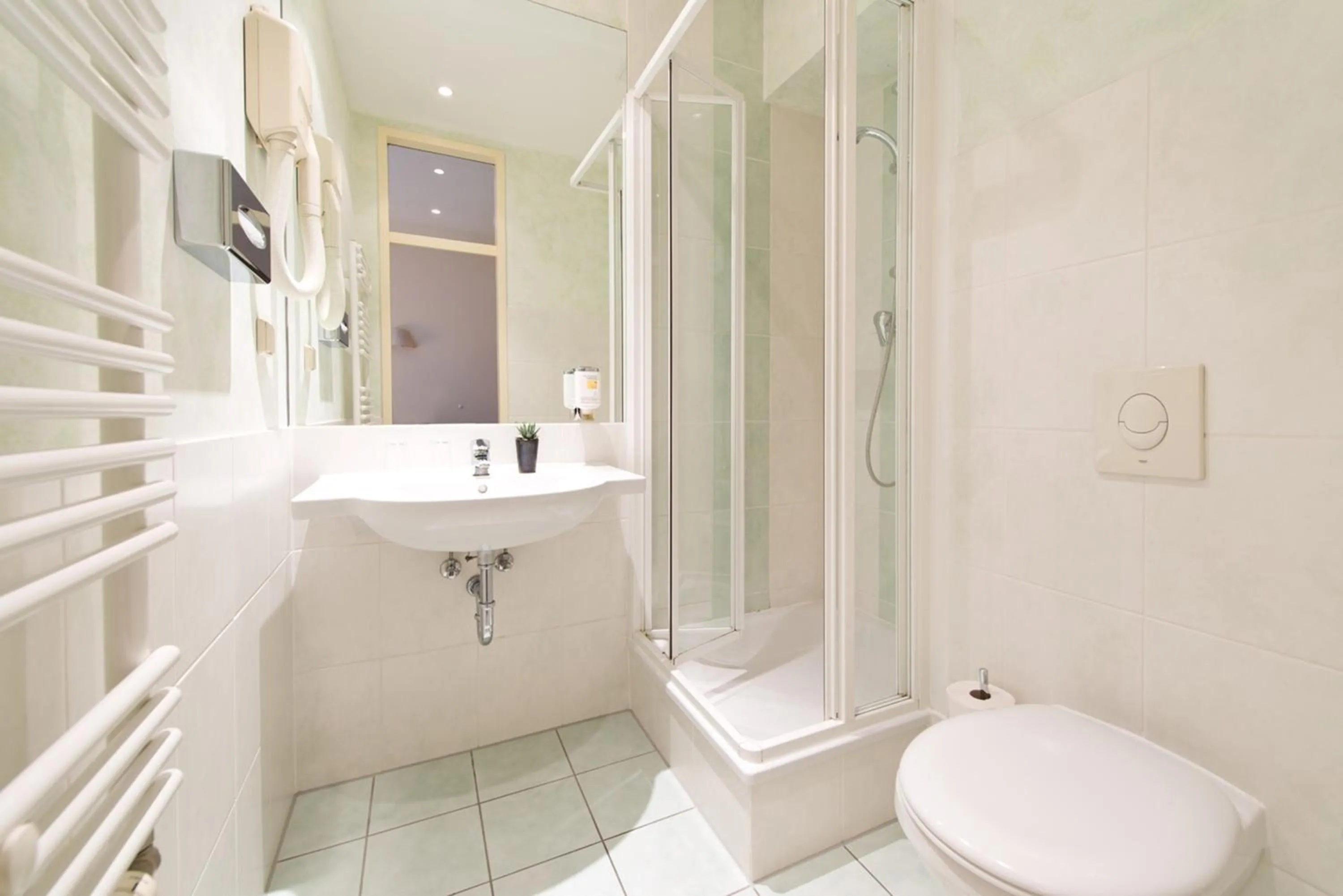 Shower in martas Hotel Allegra Berlin