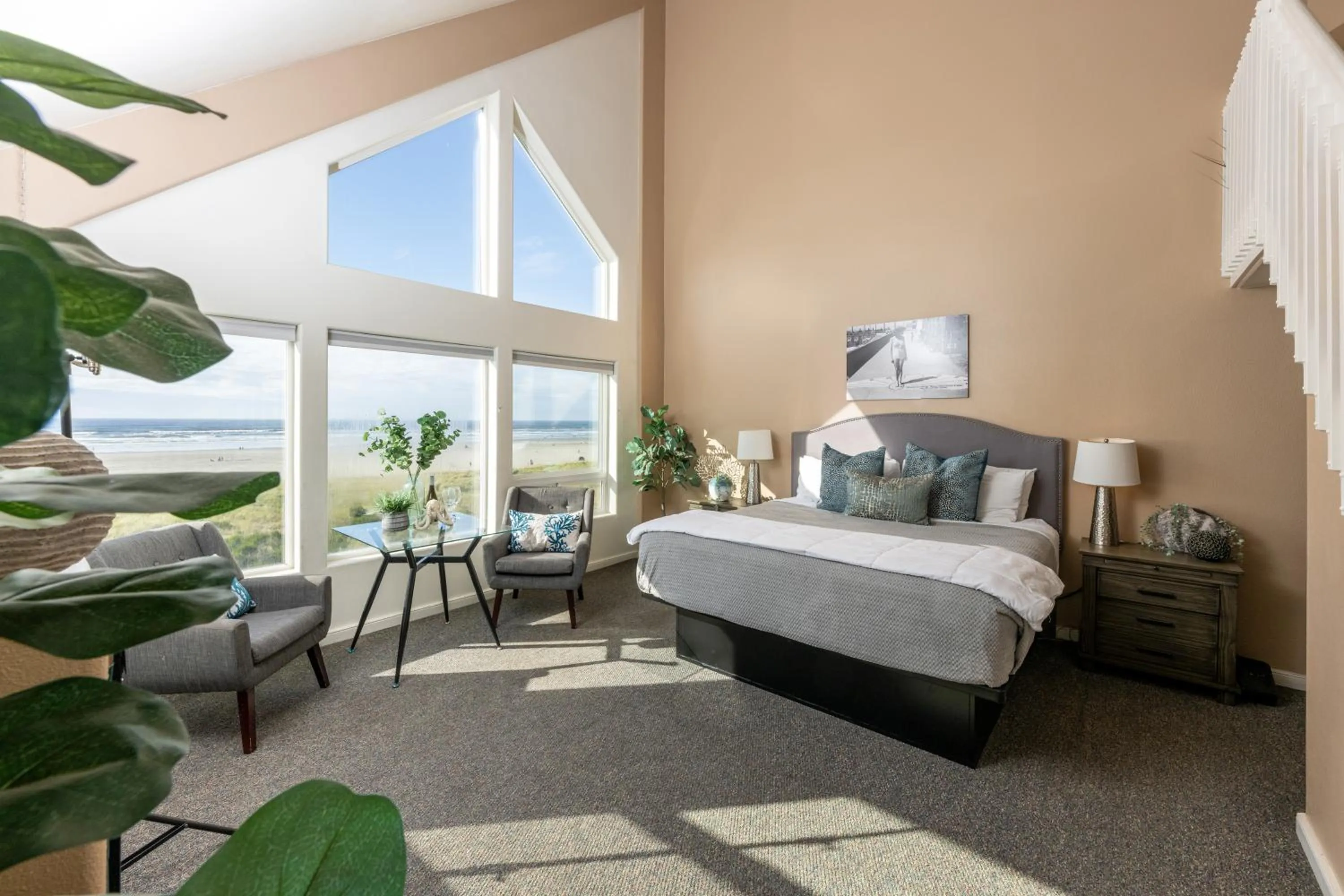 View (from property/room), Bed in The Seaside Oceanfront Inn