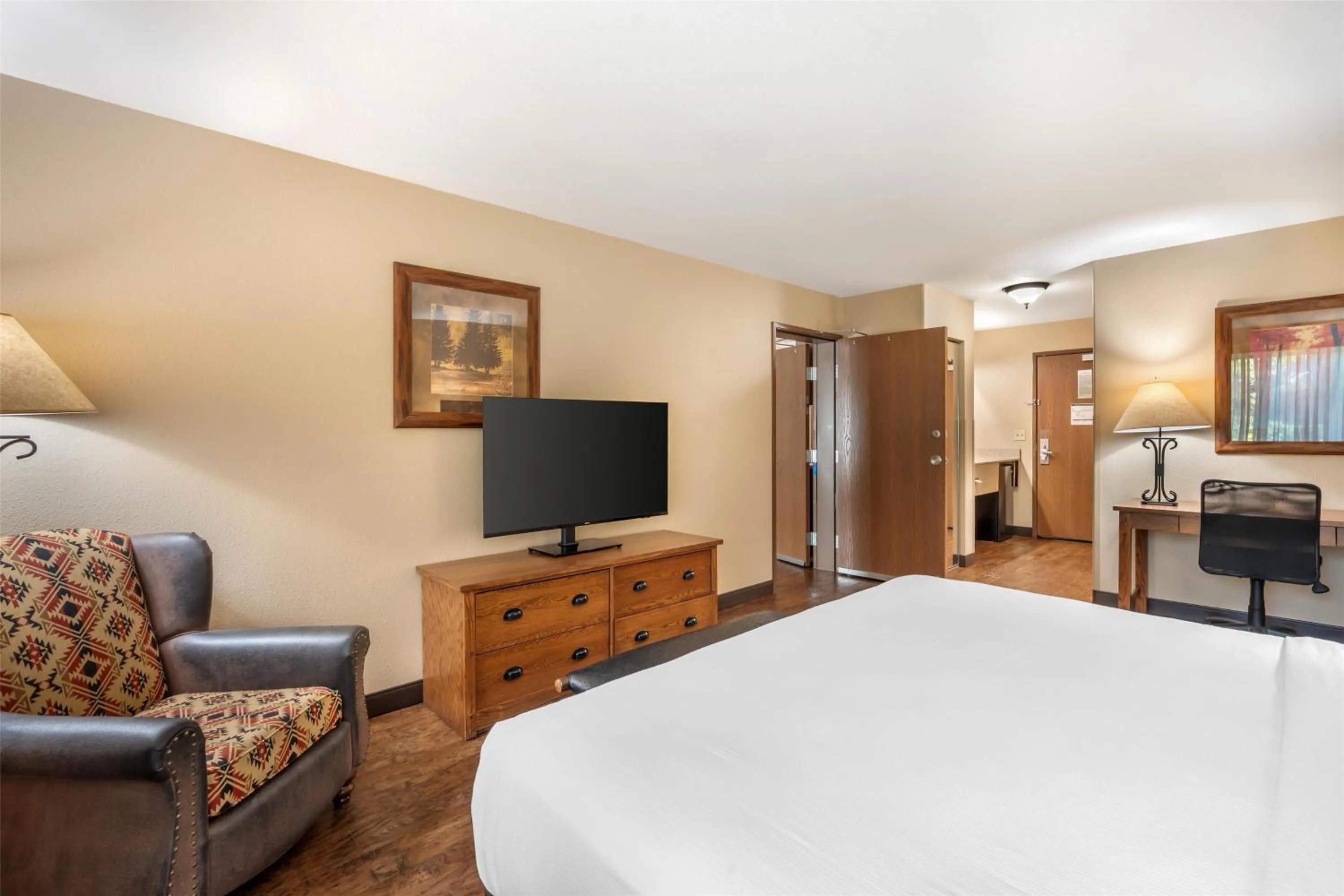 Photo of the whole room, Bed in Best Western Plus Kelly Inn & Suites