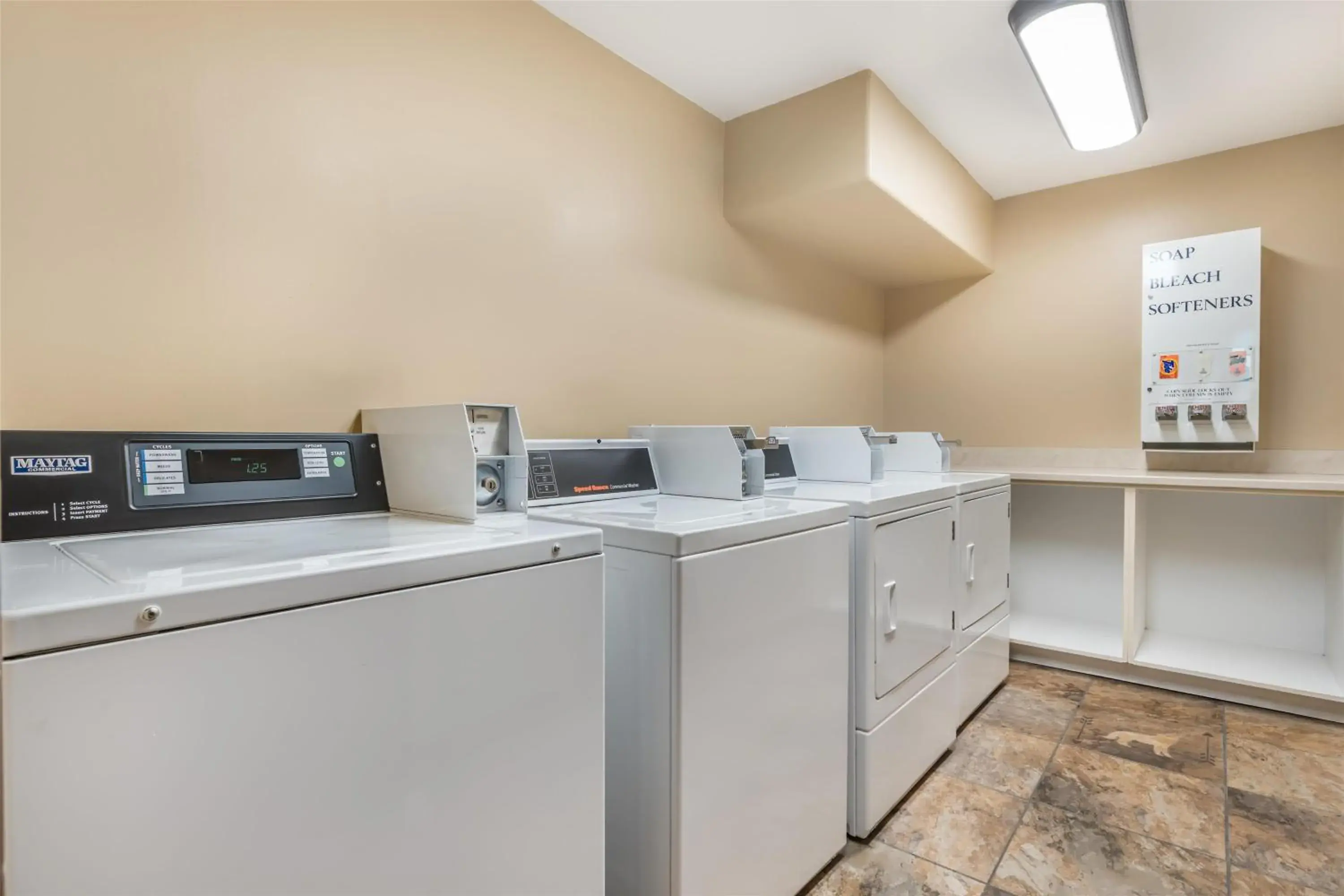 Property building in Best Western Plus Kelly Inn & Suites Property building in Best Western Plus Kelly Inn & Suites