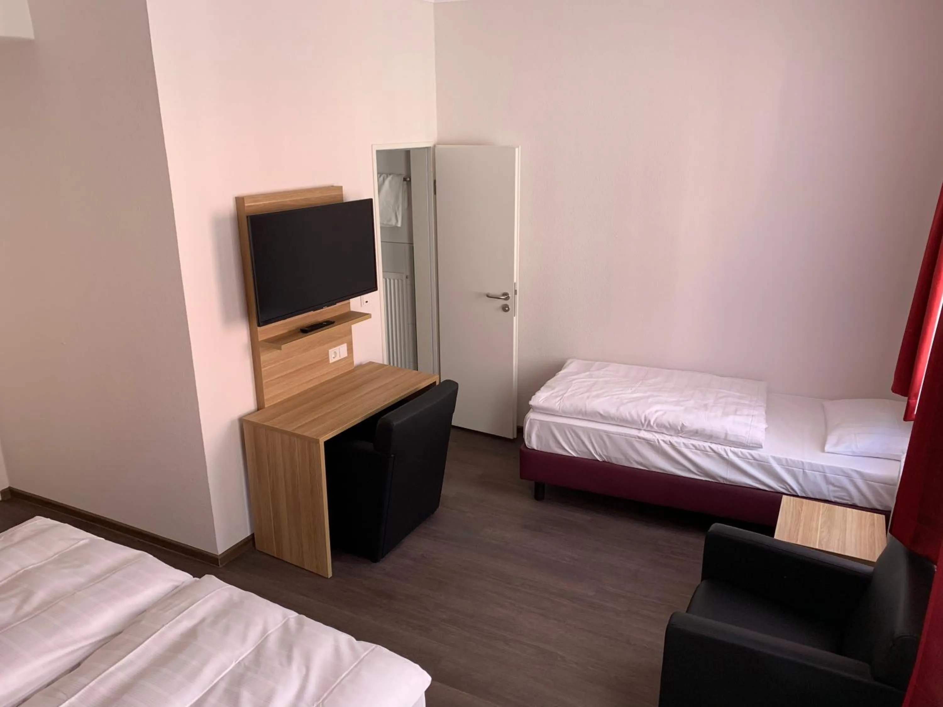 Photo of the whole room, Bed in Hotel Well Garni