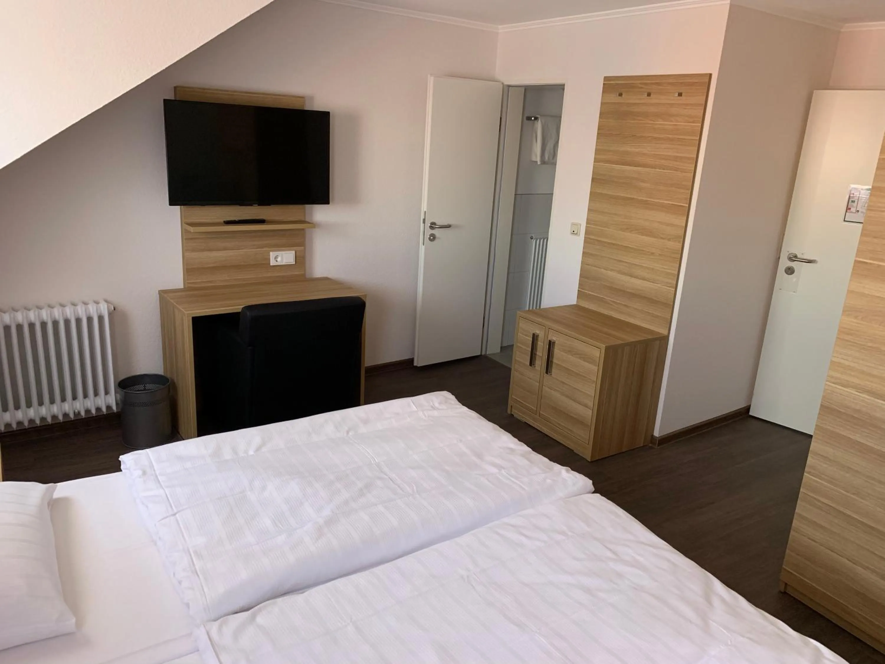 Photo of the whole room, Bed in Hotel Well Garni