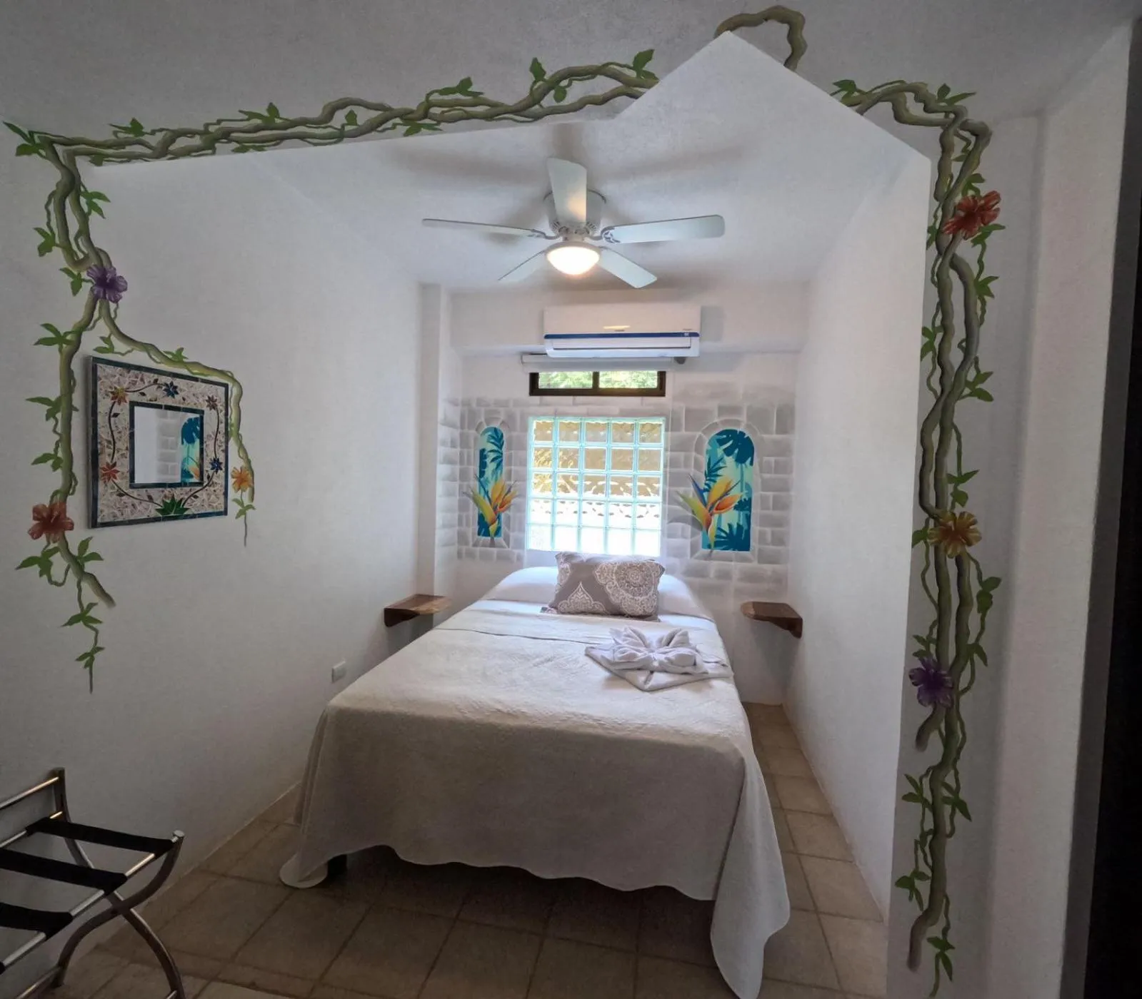 Bed in La Sirena Playa Jacó