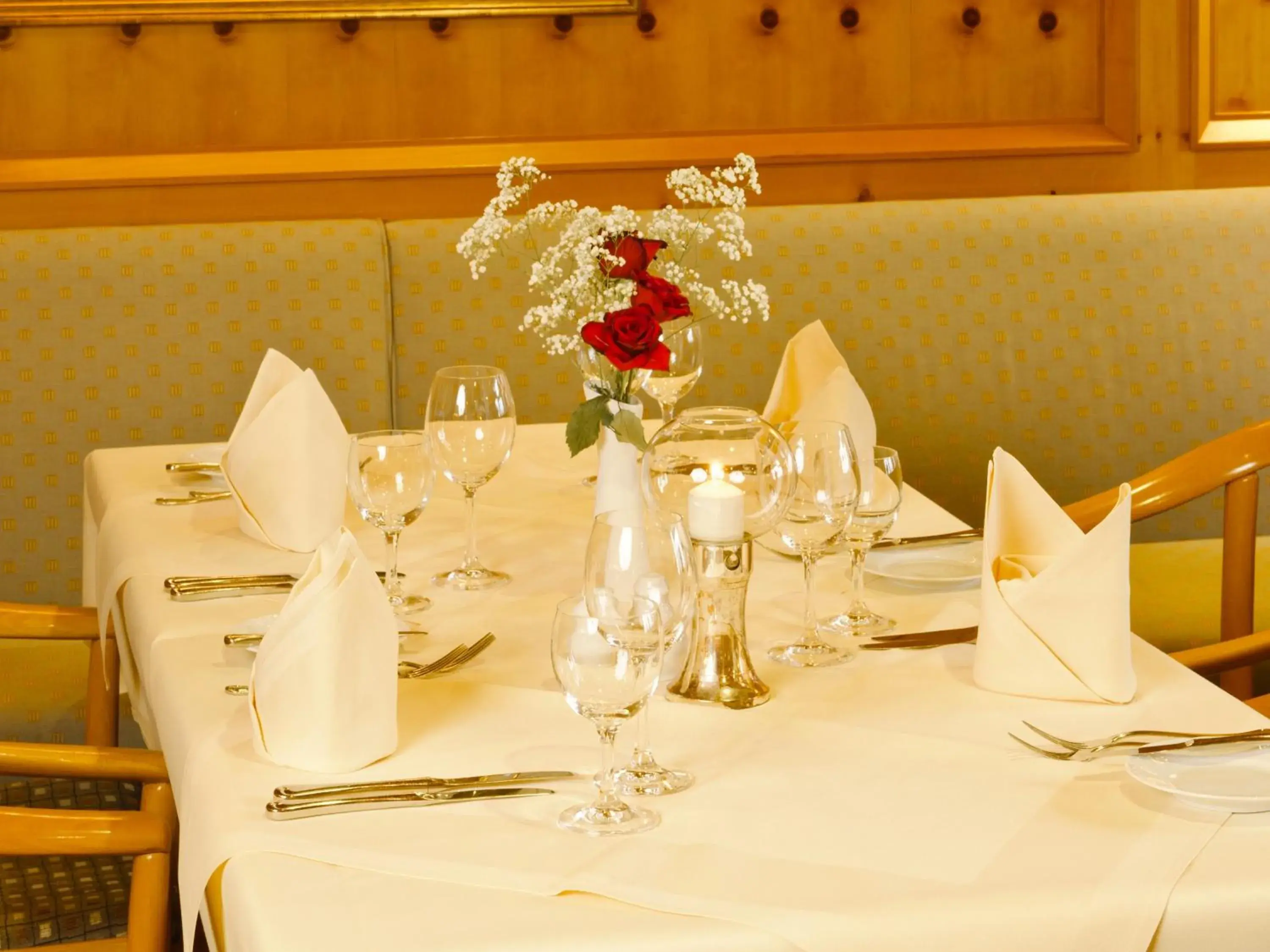 Restaurant/places to eat in Arvena Park Hotel Restaurant/places to eat in Arvena Park Hotel