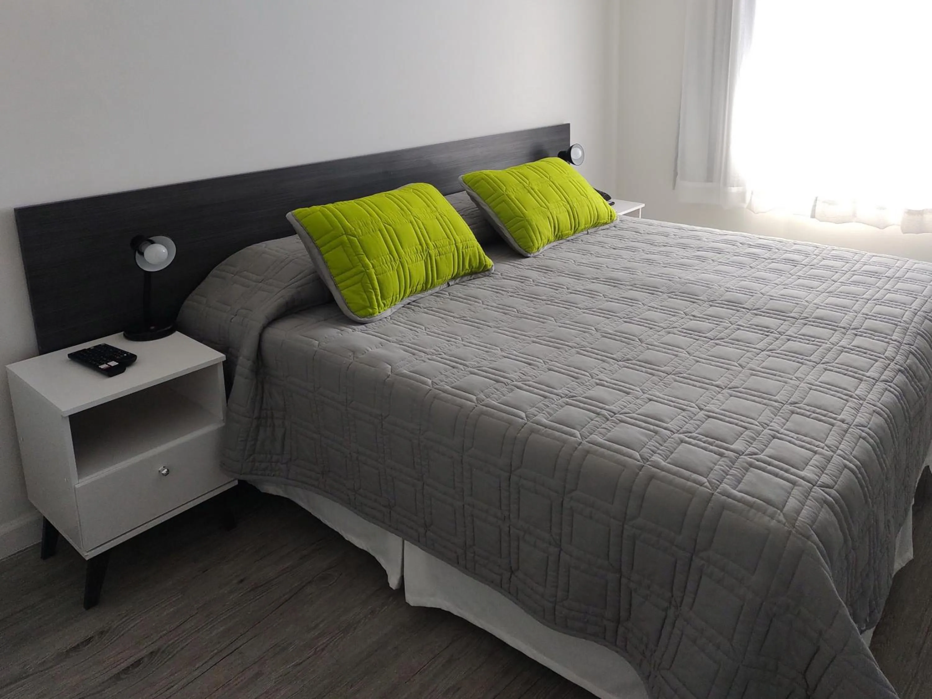 Photo of the whole room, Bed in Quijano Hotel - Aparts & Suites