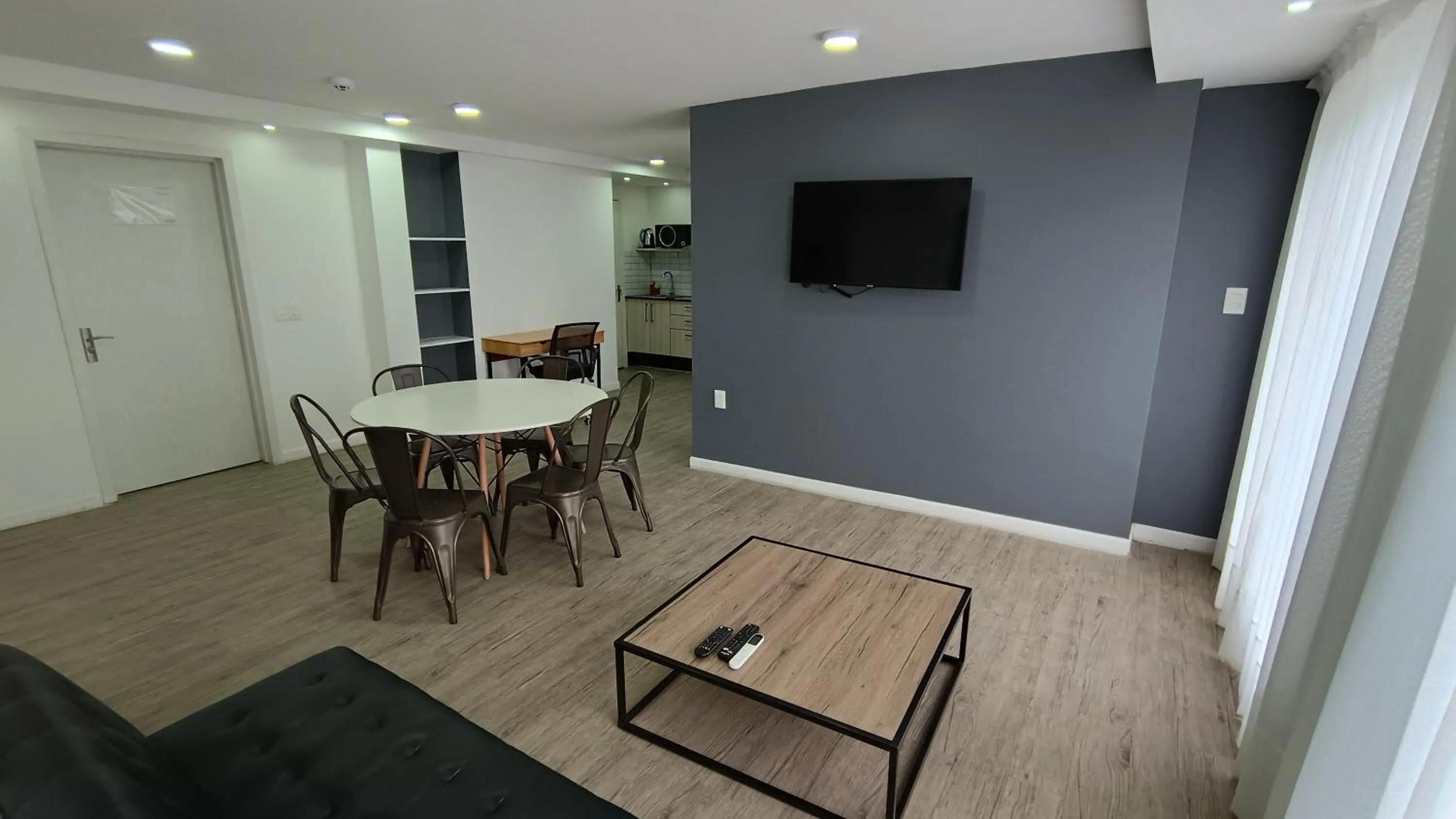 Communal lounge/ TV room in Quijano Hotel - Aparts & Suites