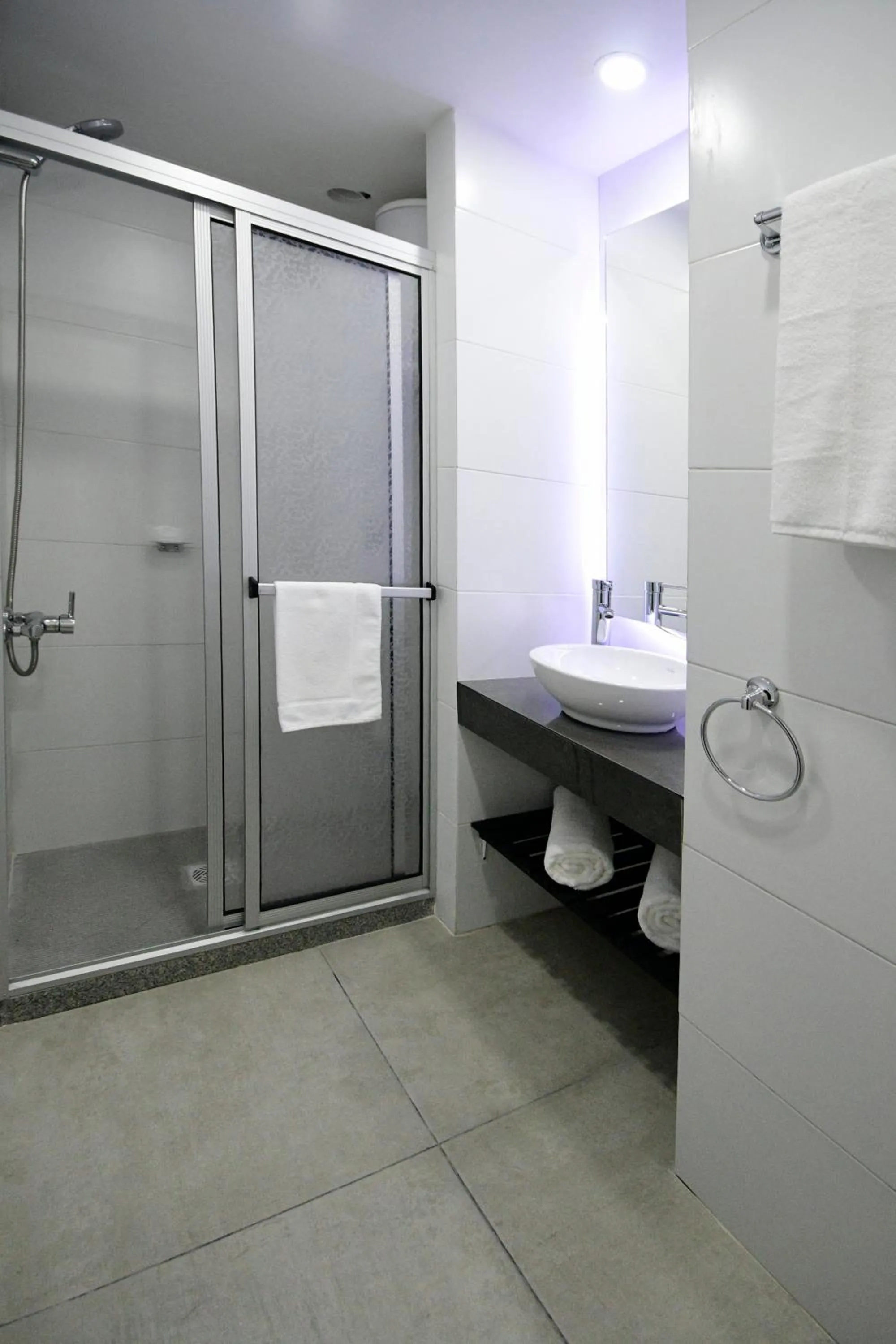 Bathroom in Quijano Hotel - Aparts & Suites