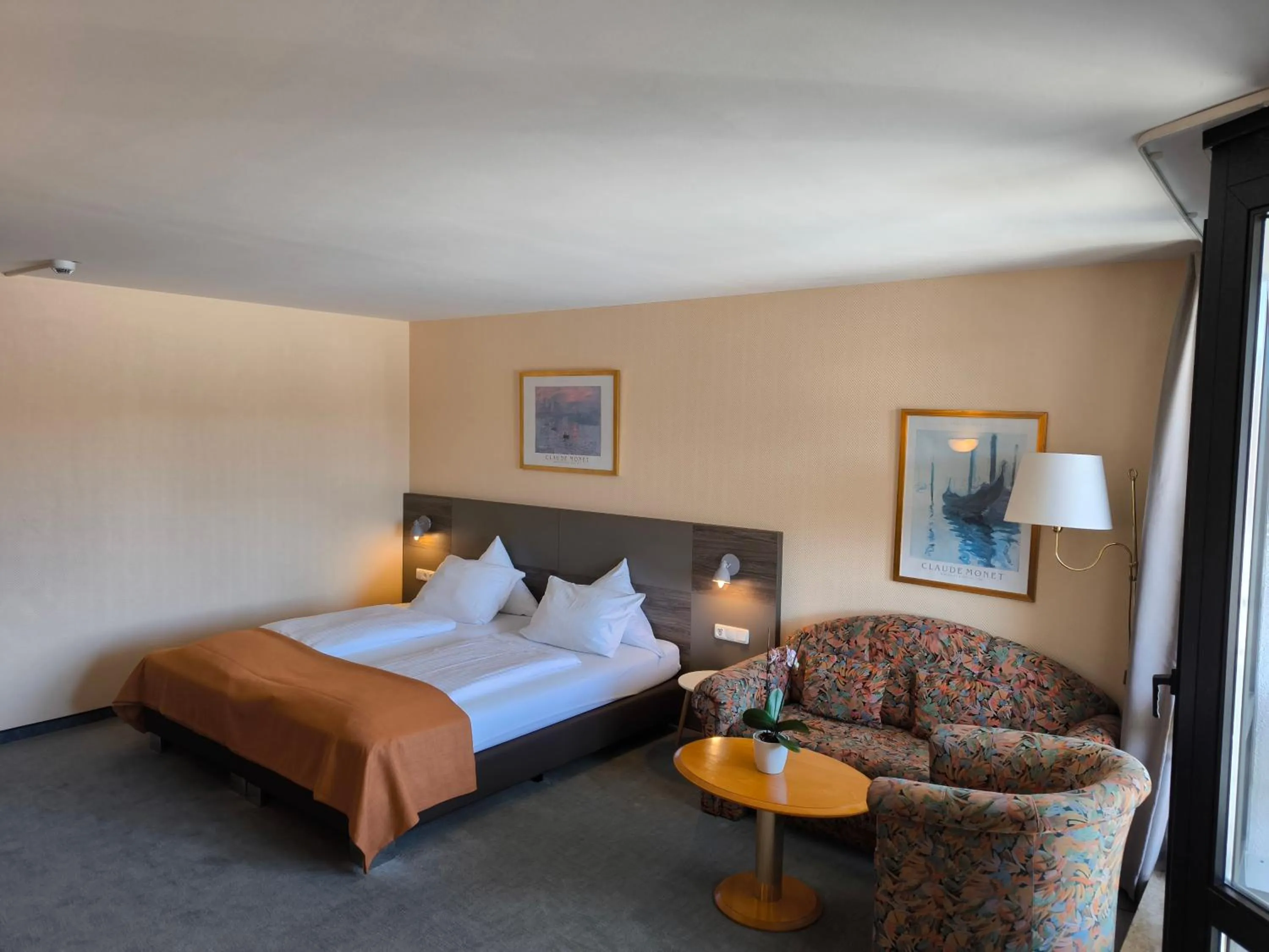 Seating area, Bed in Hotel am Park