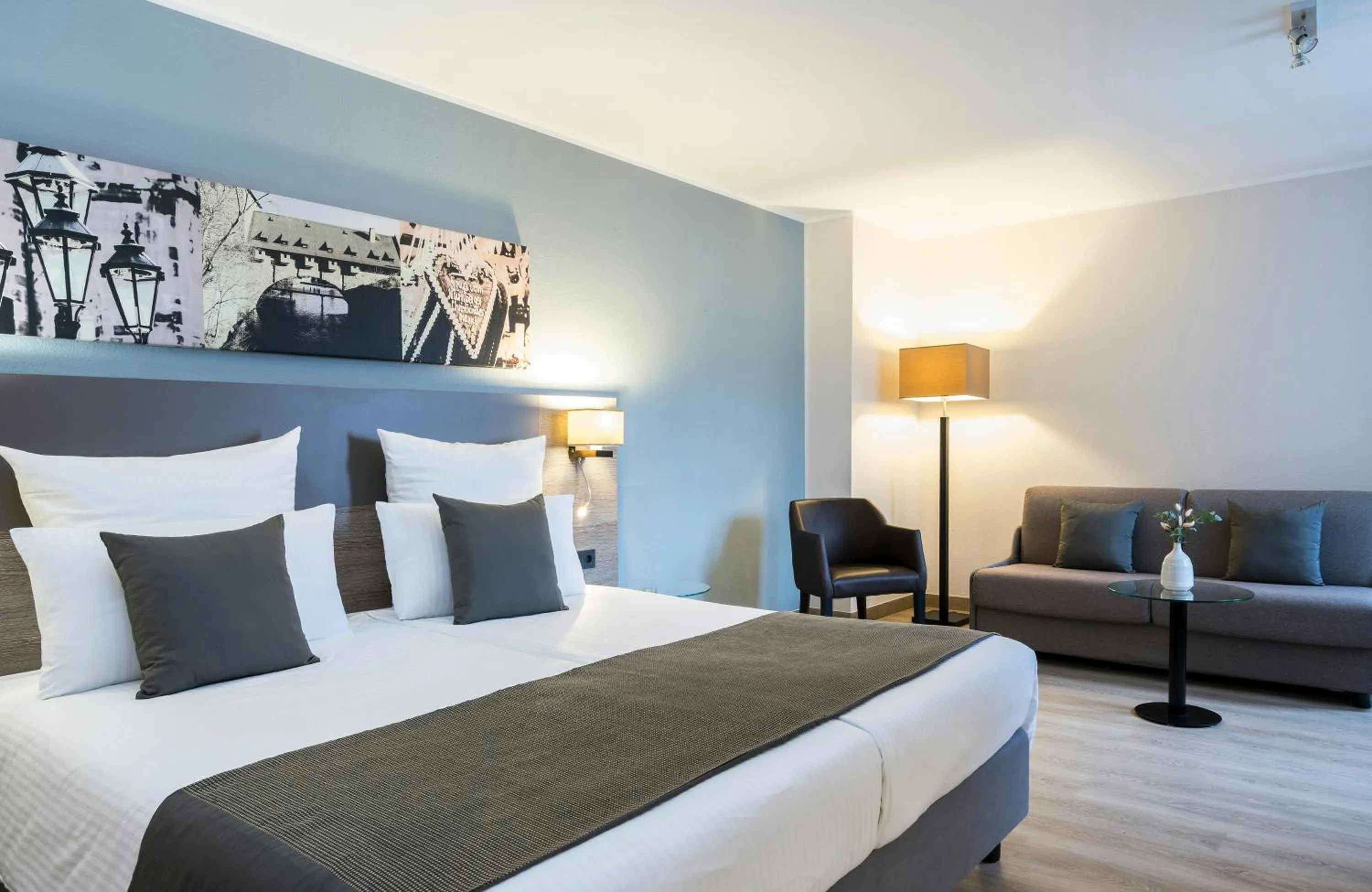 Photo of the whole room, Bed in Leonardo Hotel Nürnberg