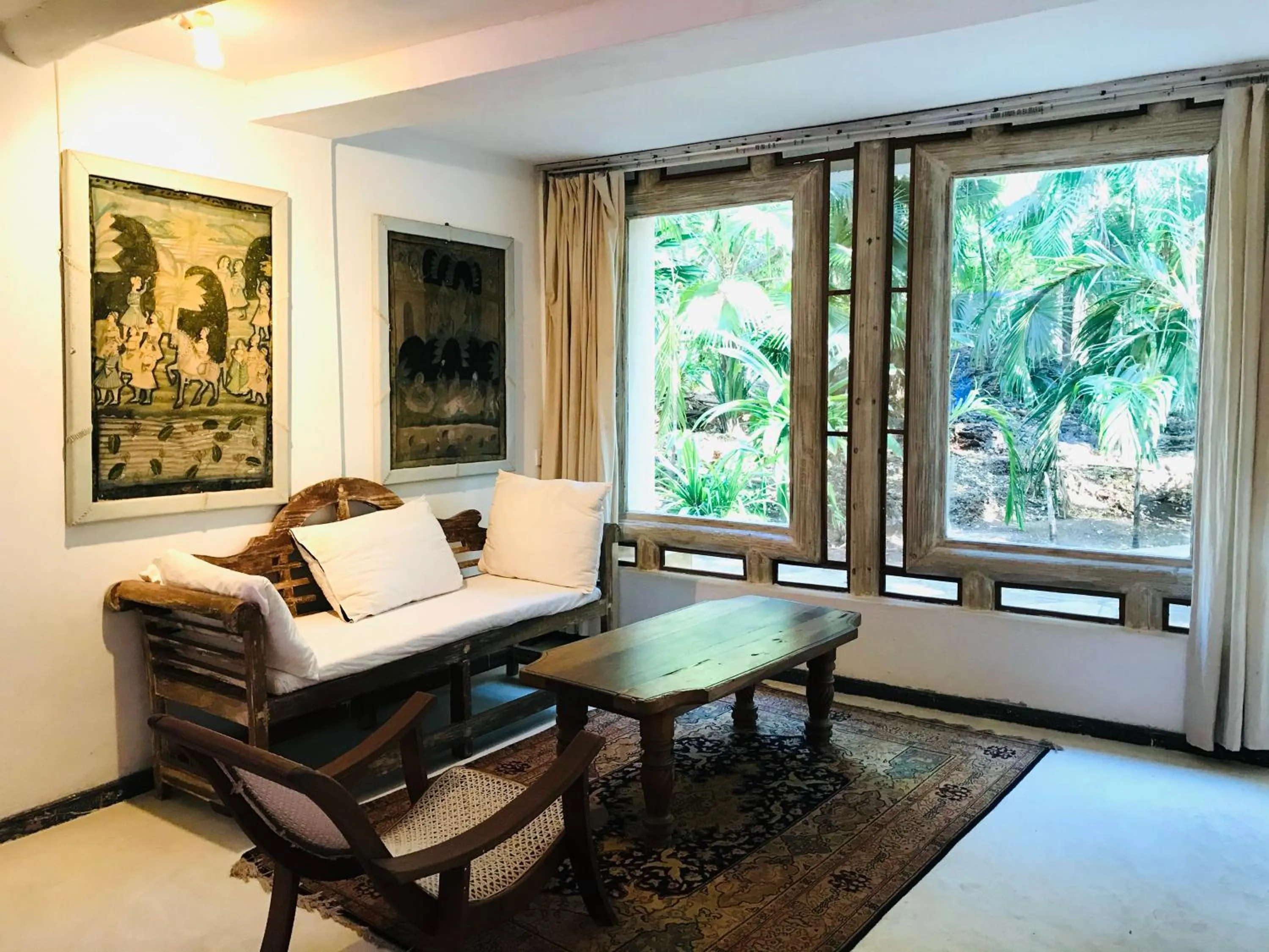 Living room in White Elephant Sea Lodge