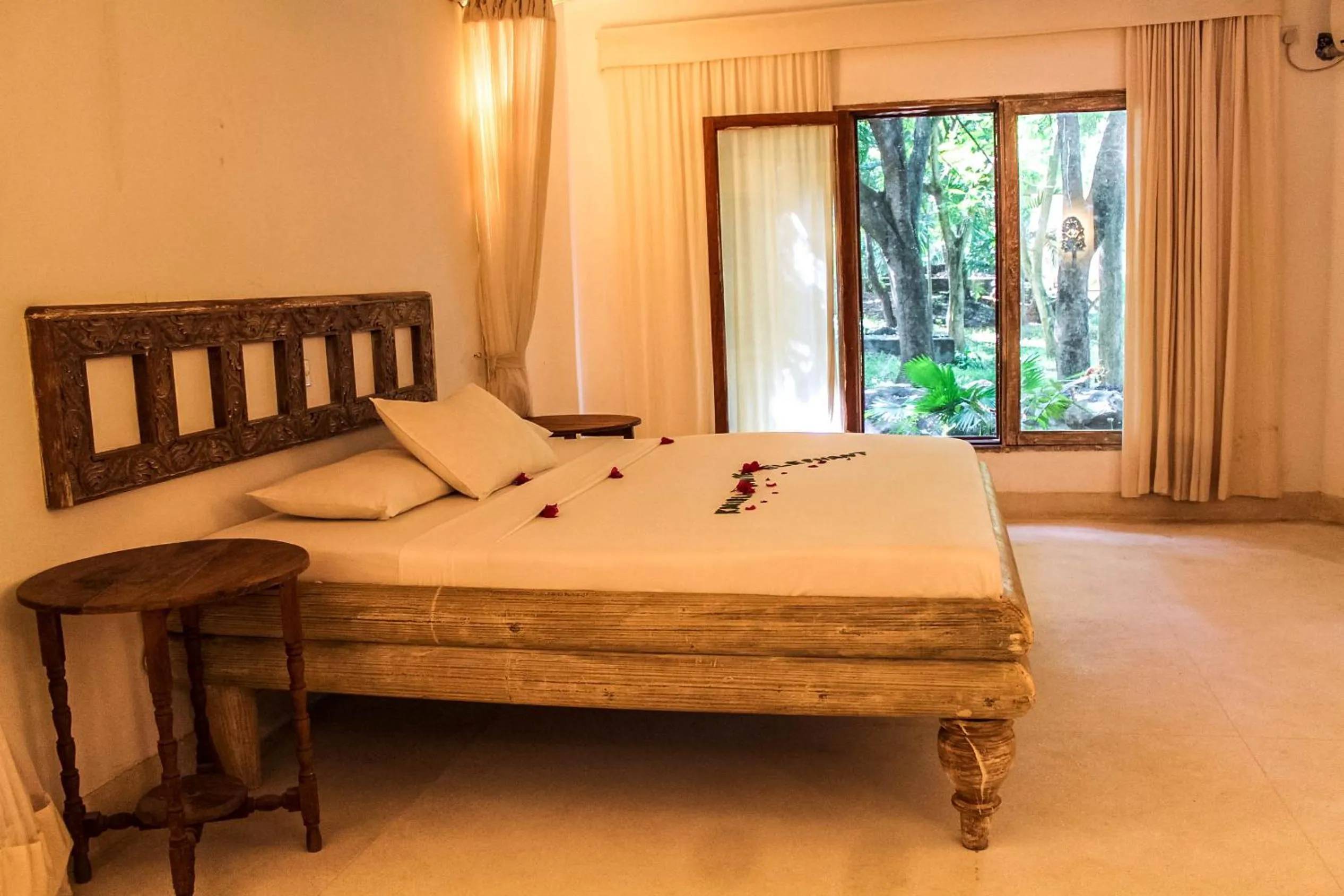 Bedroom, Bed in White Elephant Sea Lodge