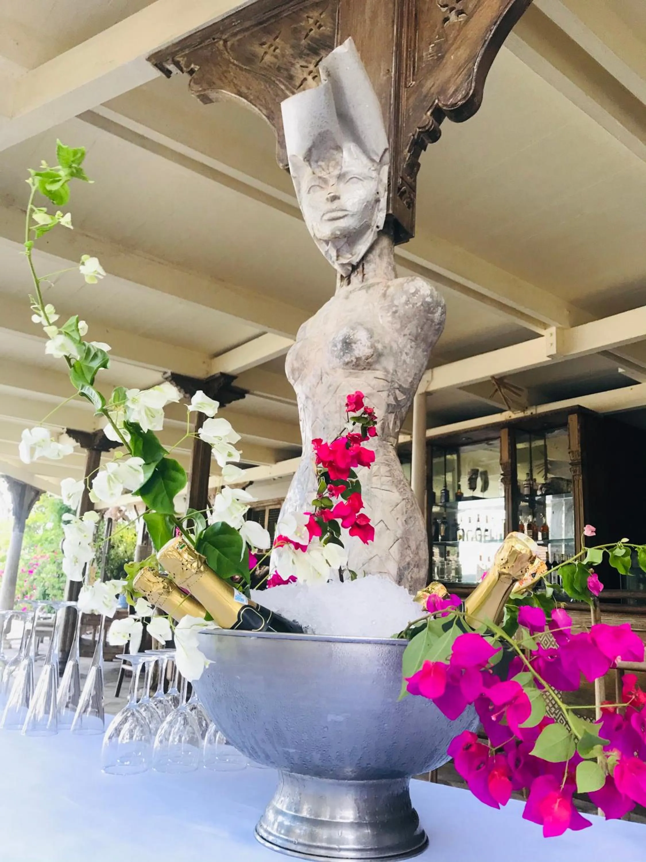 Restaurant/places to eat in White Elephant Sea Lodge