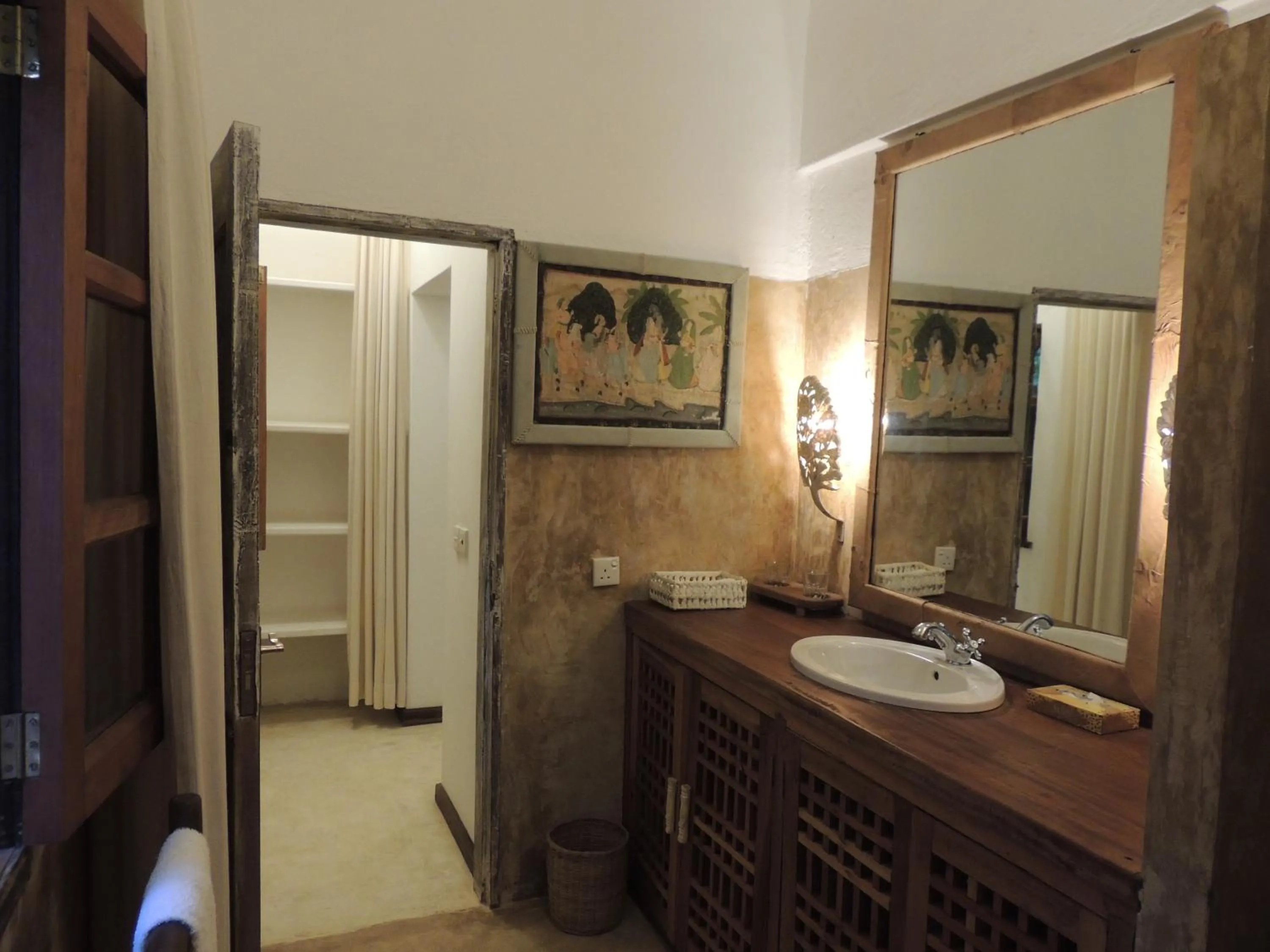 Bathroom in White Elephant Sea Lodge