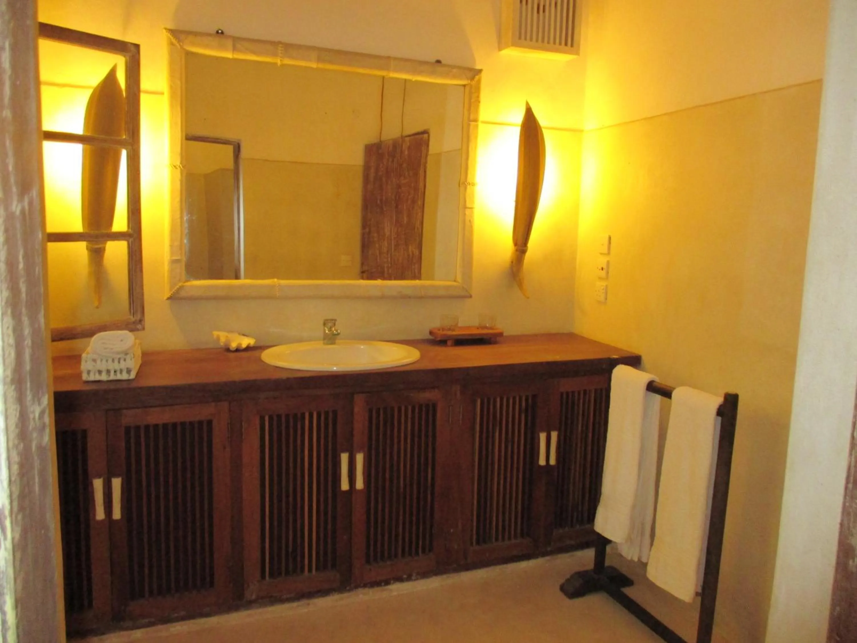 Bathroom in White Elephant Sea Lodge