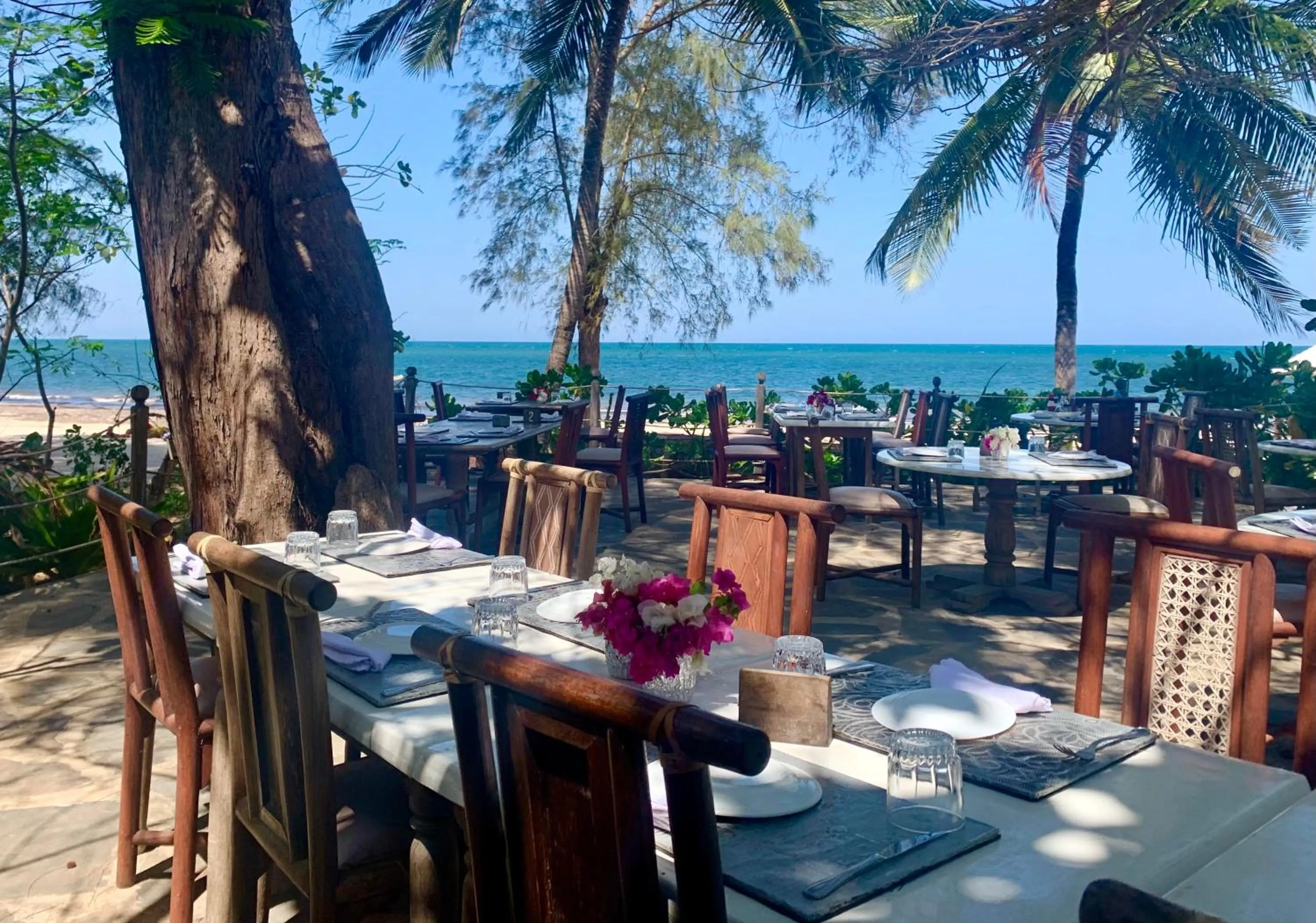 Restaurant/places to eat in White Elephant Sea Lodge