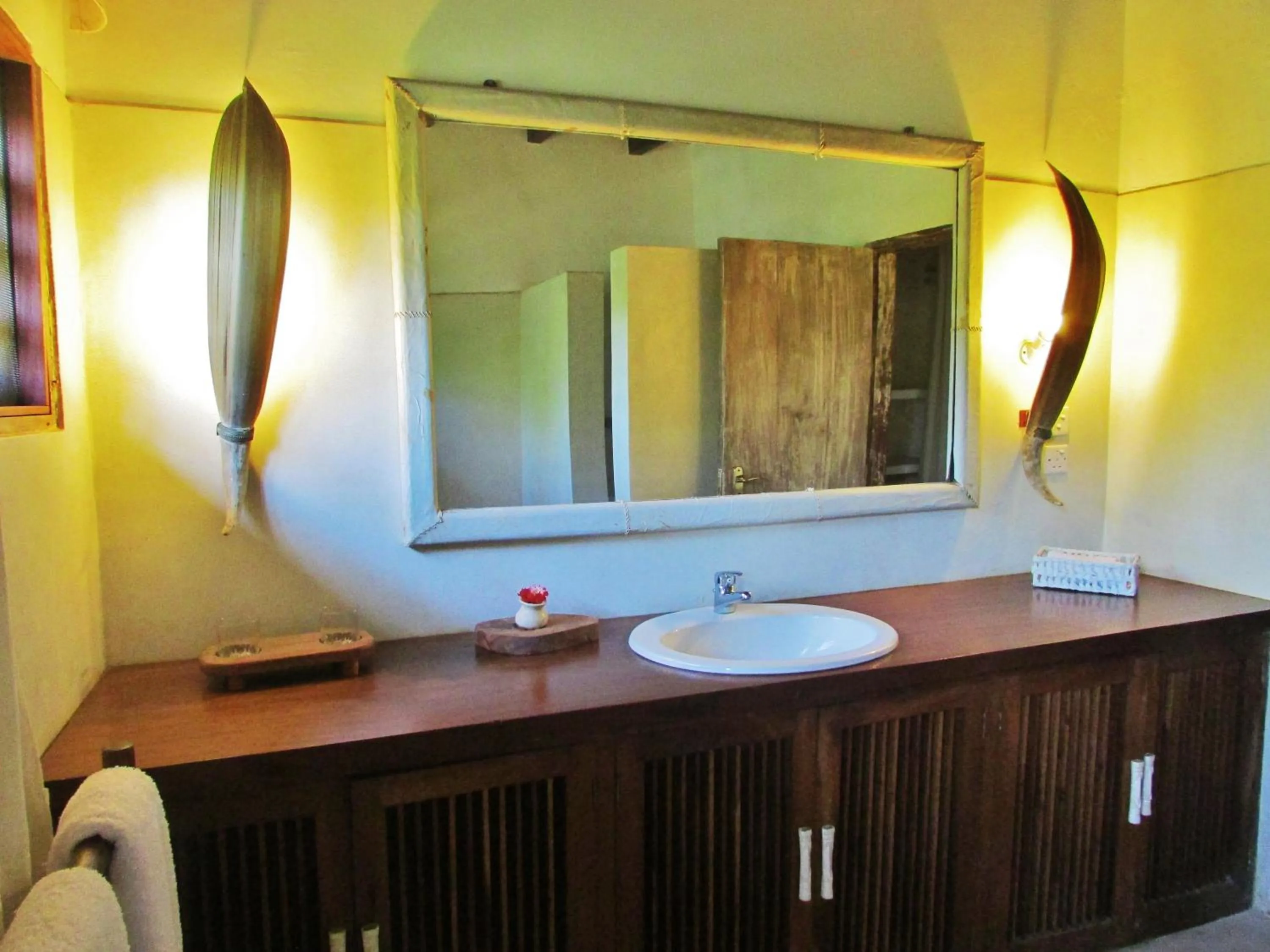 Bathroom in White Elephant Sea Lodge