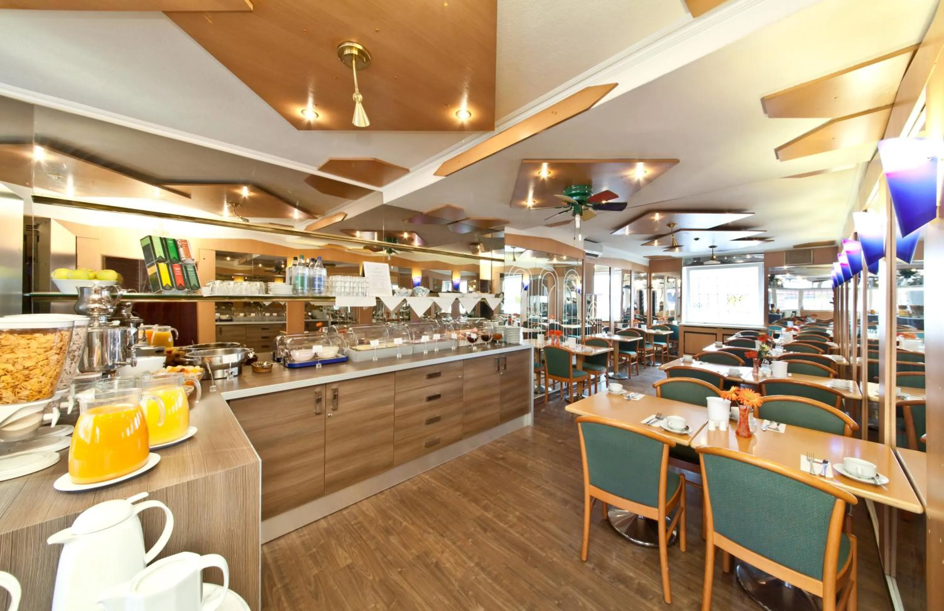 Restaurant/places to eat in Hotel Primus Frankfurt Sachsenhausen