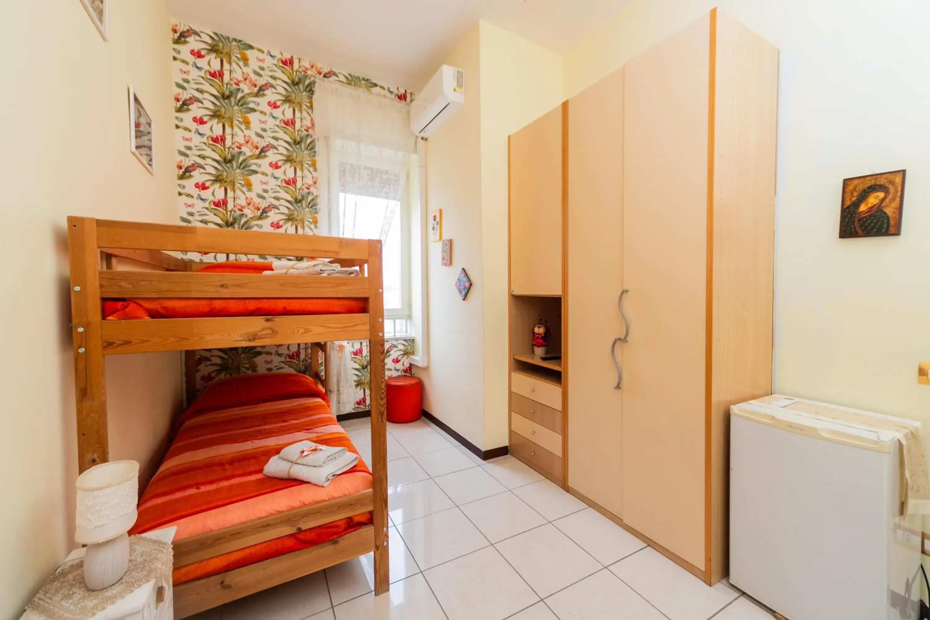 Twin Room with Private External Bathroom - single occupancy in Fabiola Guest House Twin Room with Private External Bathroom - single occupancy in Fabiola Guest House