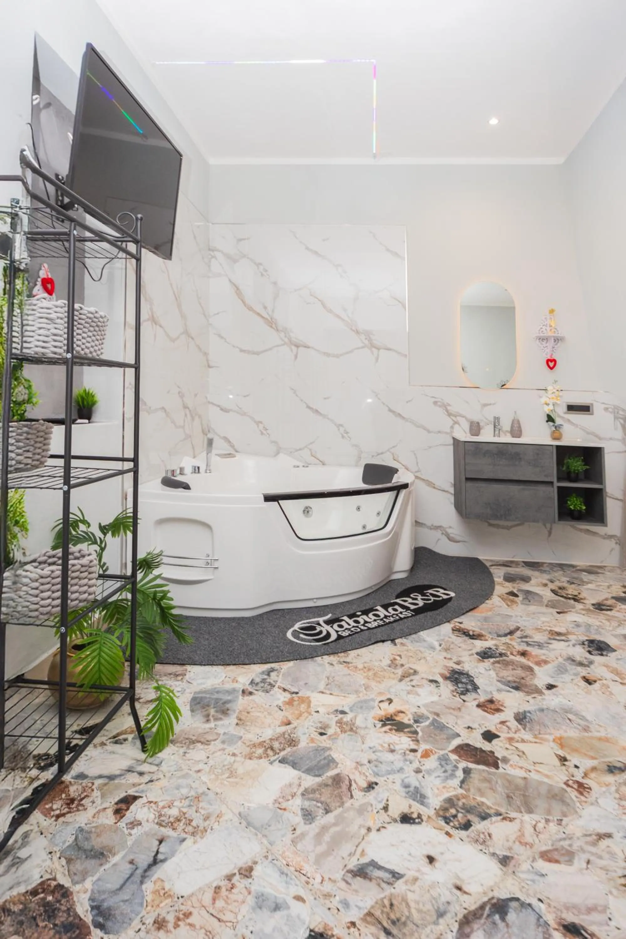 Suite with Spa Bath - single occupancy in Fabiola Guest House