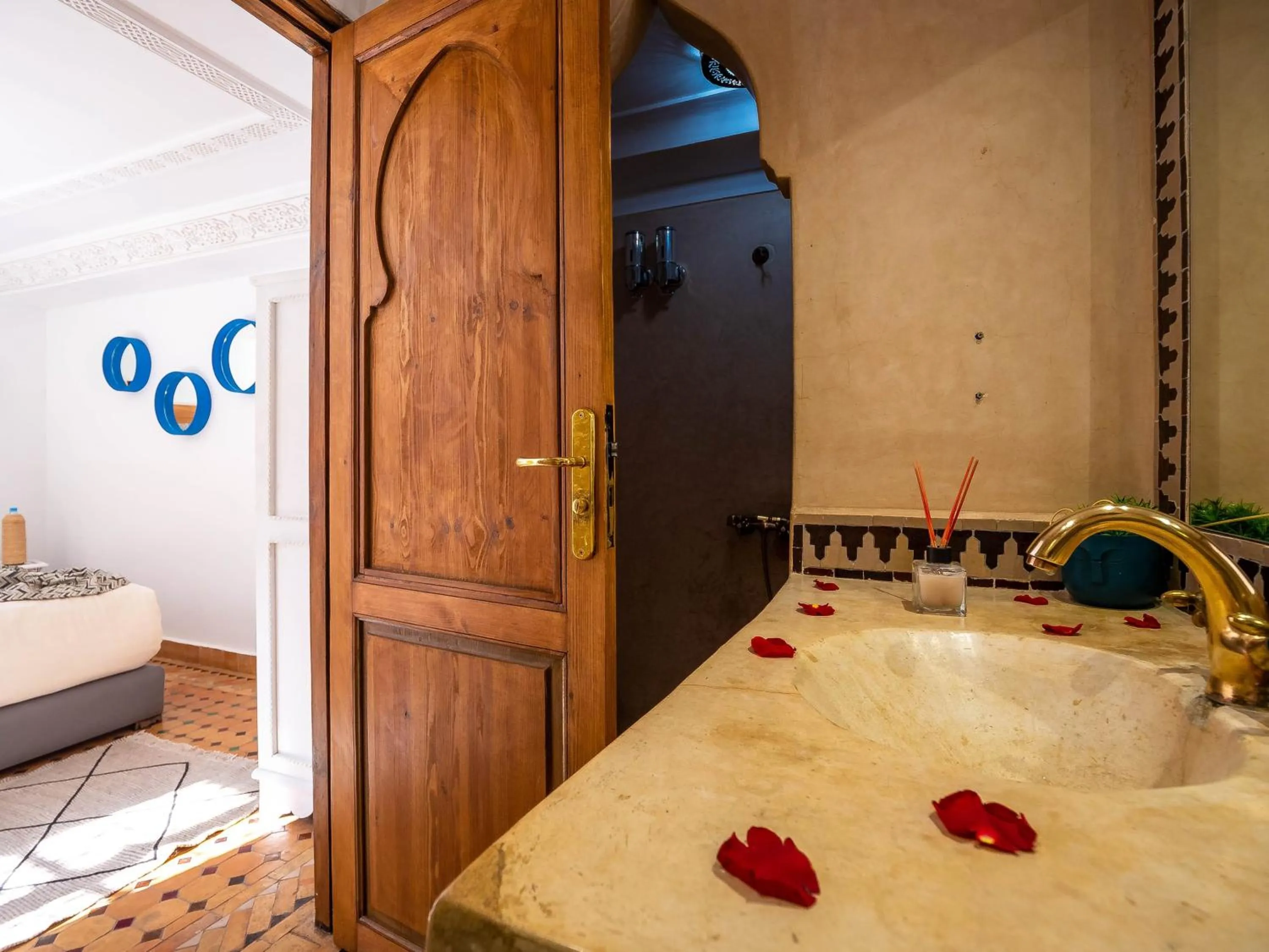 Bathroom, Bed in Riad La Croix Berbere Deluxe