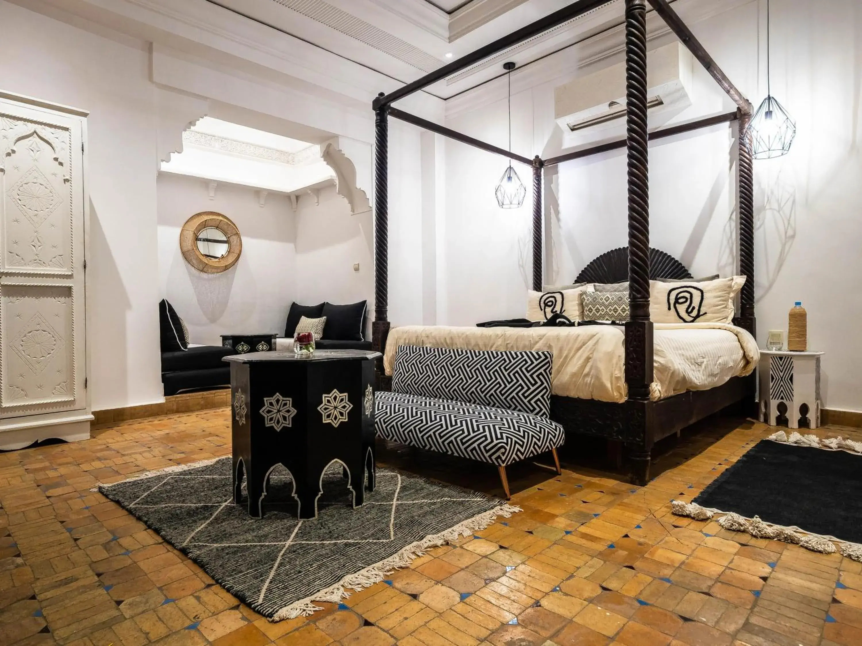 Photo of the whole room, Bed in Riad La Croix Berbere De Luxe