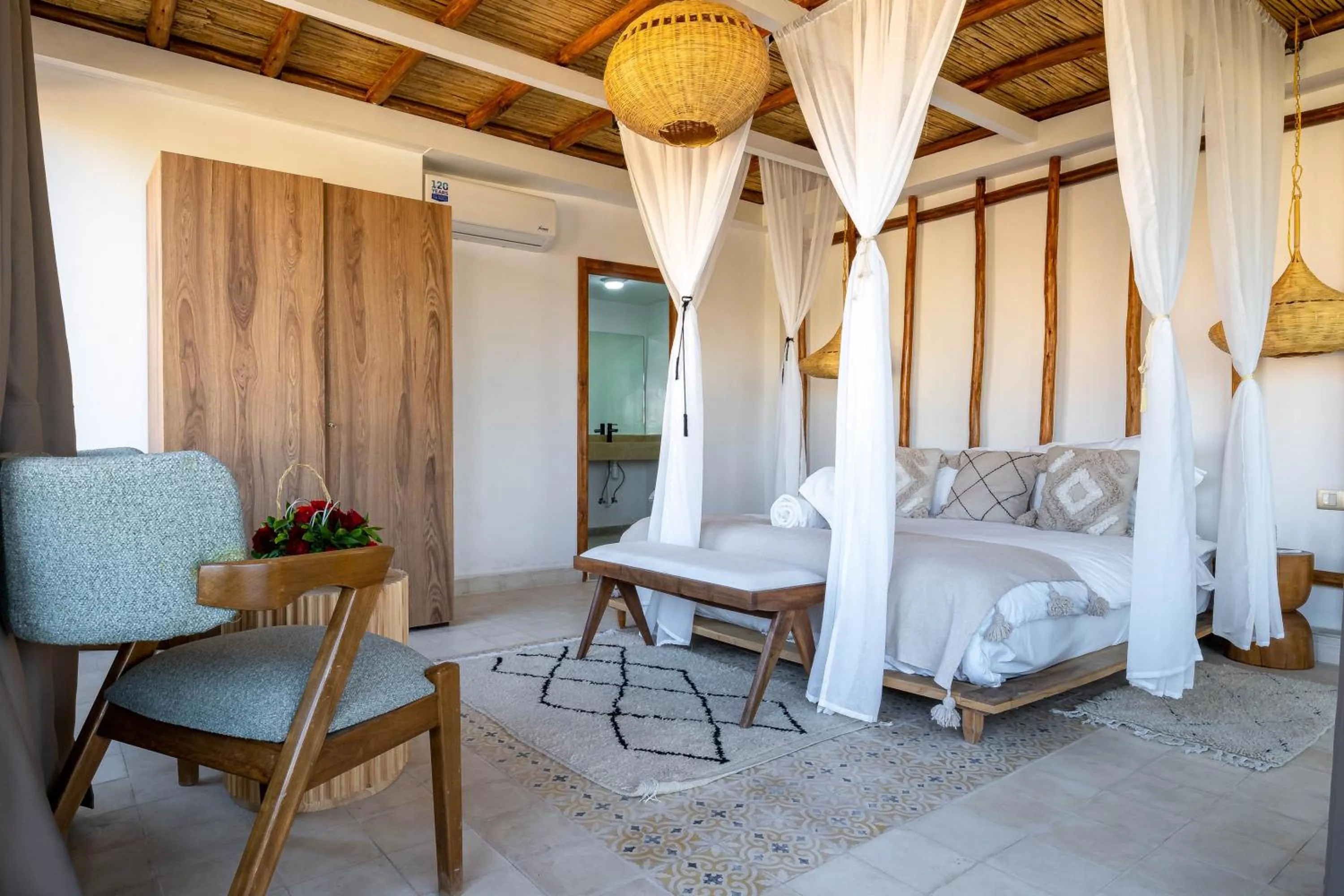 Photo of the whole room, Bed in Riad La Croix Berbere Deluxe