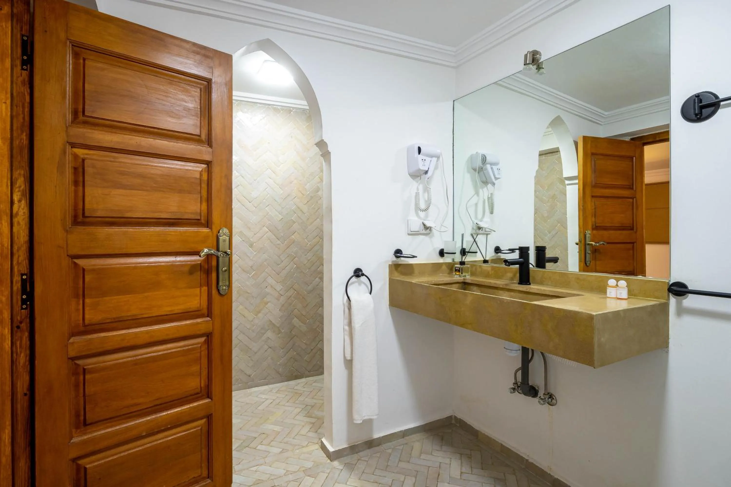 Shower in Riad La Croix Berbere Deluxe