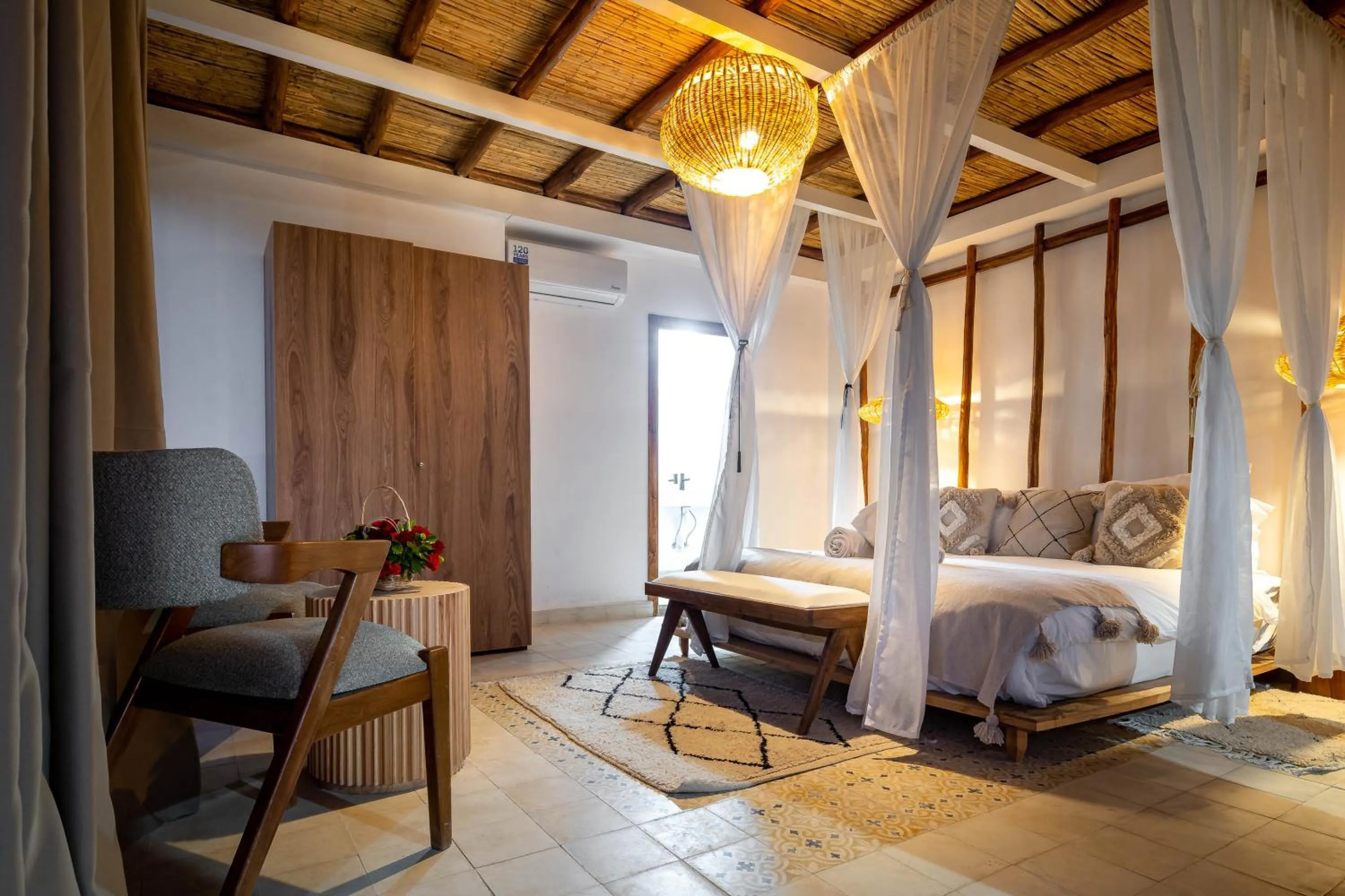 Photo of the whole room, Bed in Riad La Croix Berbere Deluxe