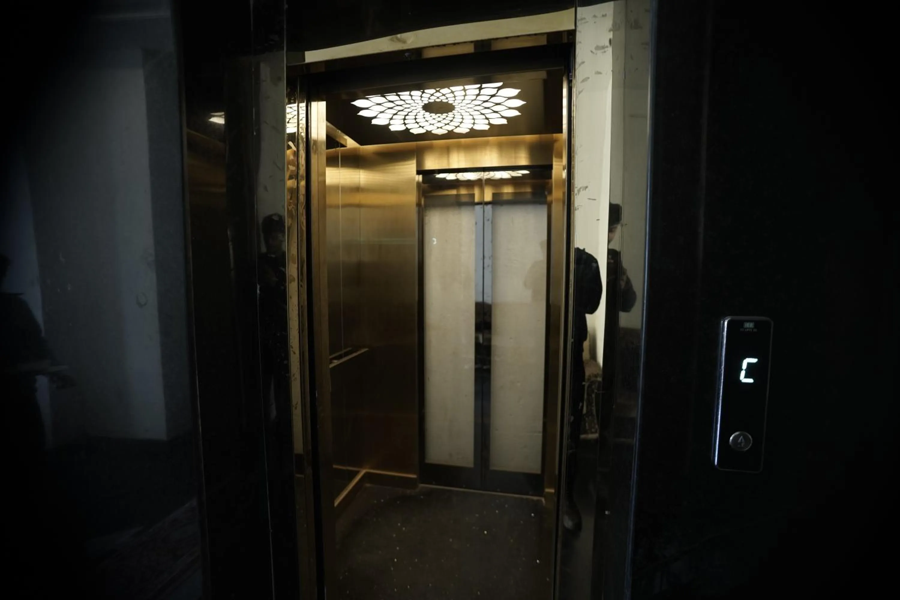 elevator in Hotel The Black Gold