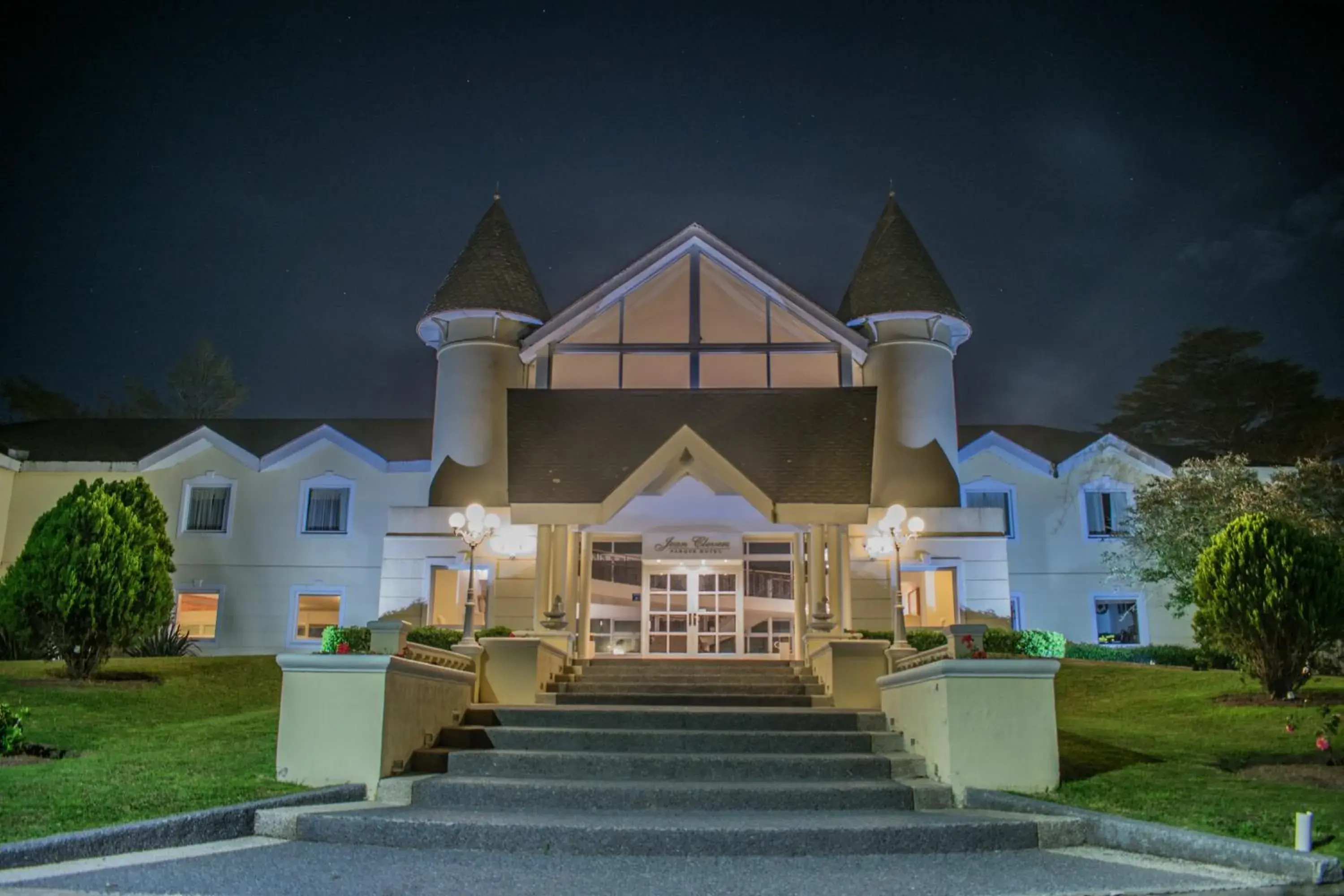 Facade/entrance in Parque Hotel Jean Clevers Facade/entrance in Parque Hotel Jean Clevers