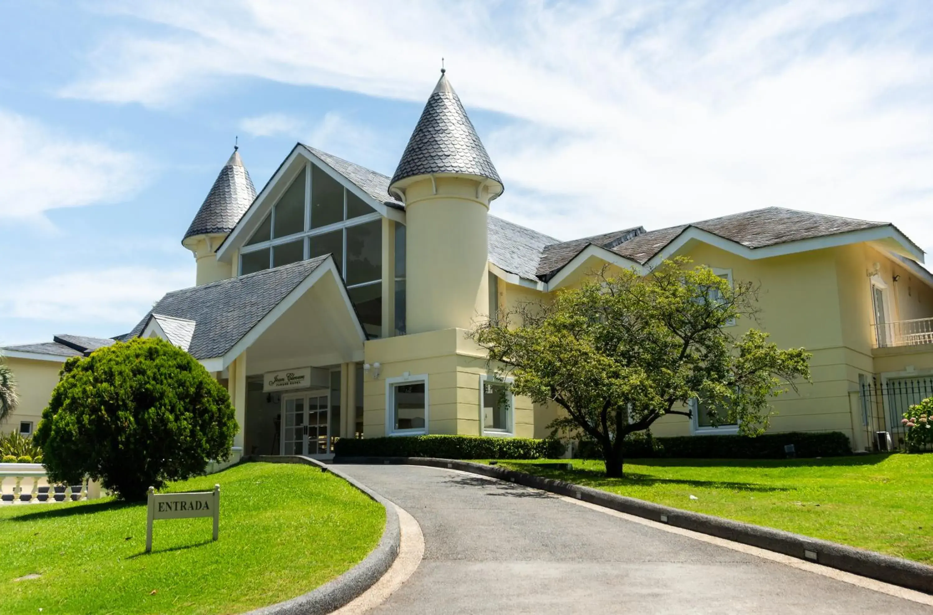 Property building in Parque Hotel Jean Clevers Property building in Parque Hotel Jean Clevers