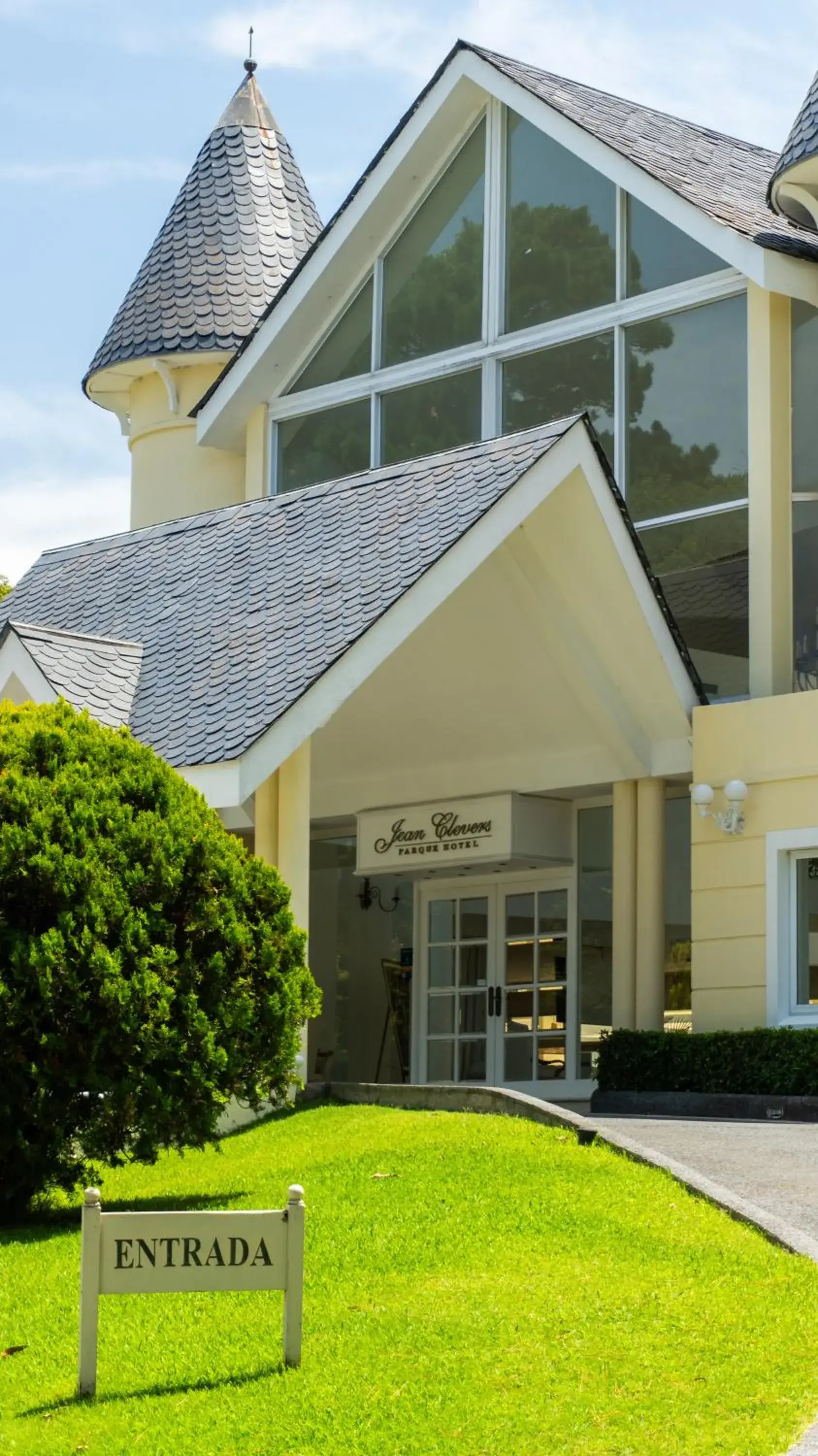 Property building in Parque Hotel Jean Clevers Property building in Parque Hotel Jean Clevers