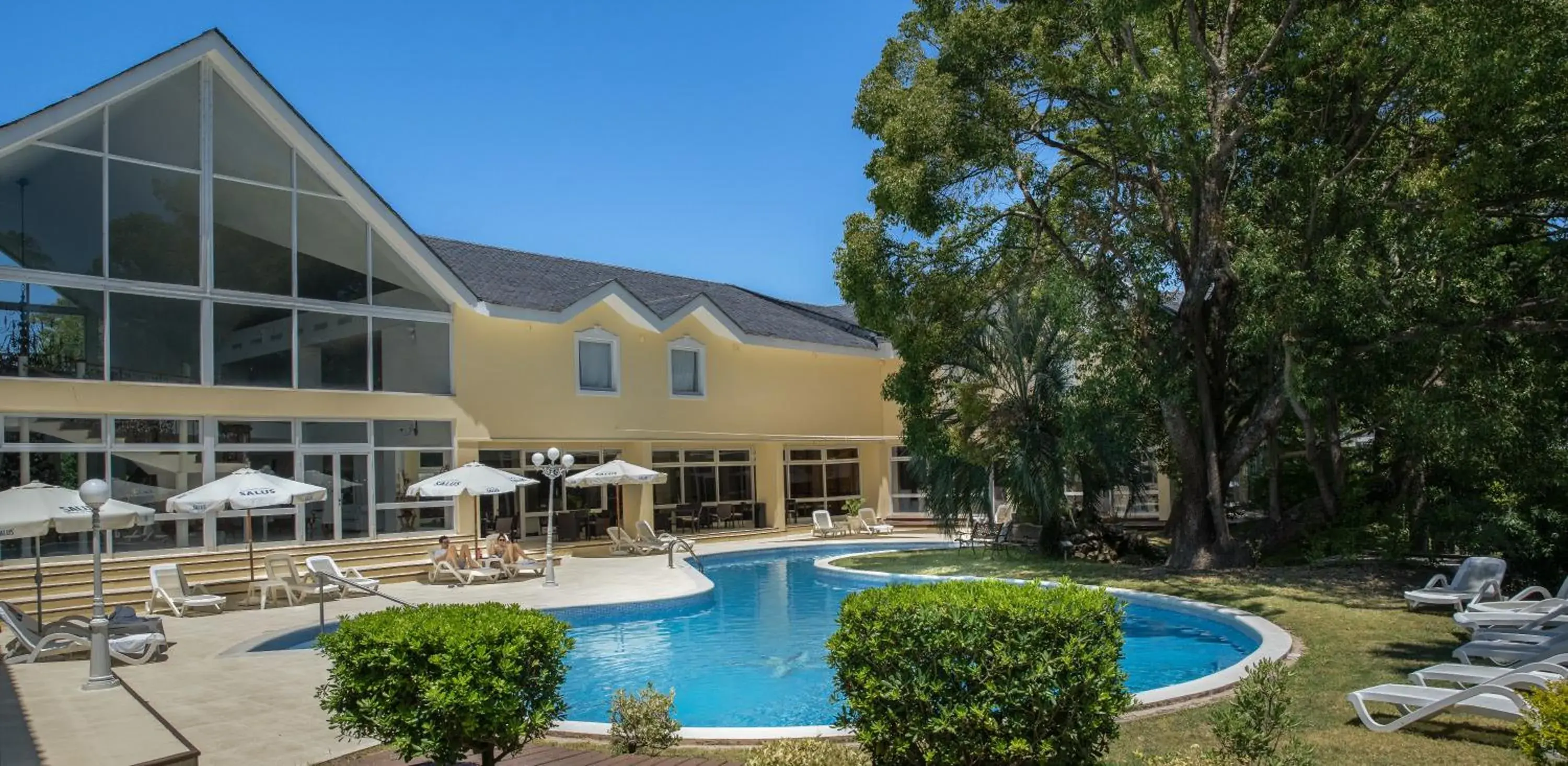 Pool view in Parque Hotel Jean Clevers Pool view in Parque Hotel Jean Clevers